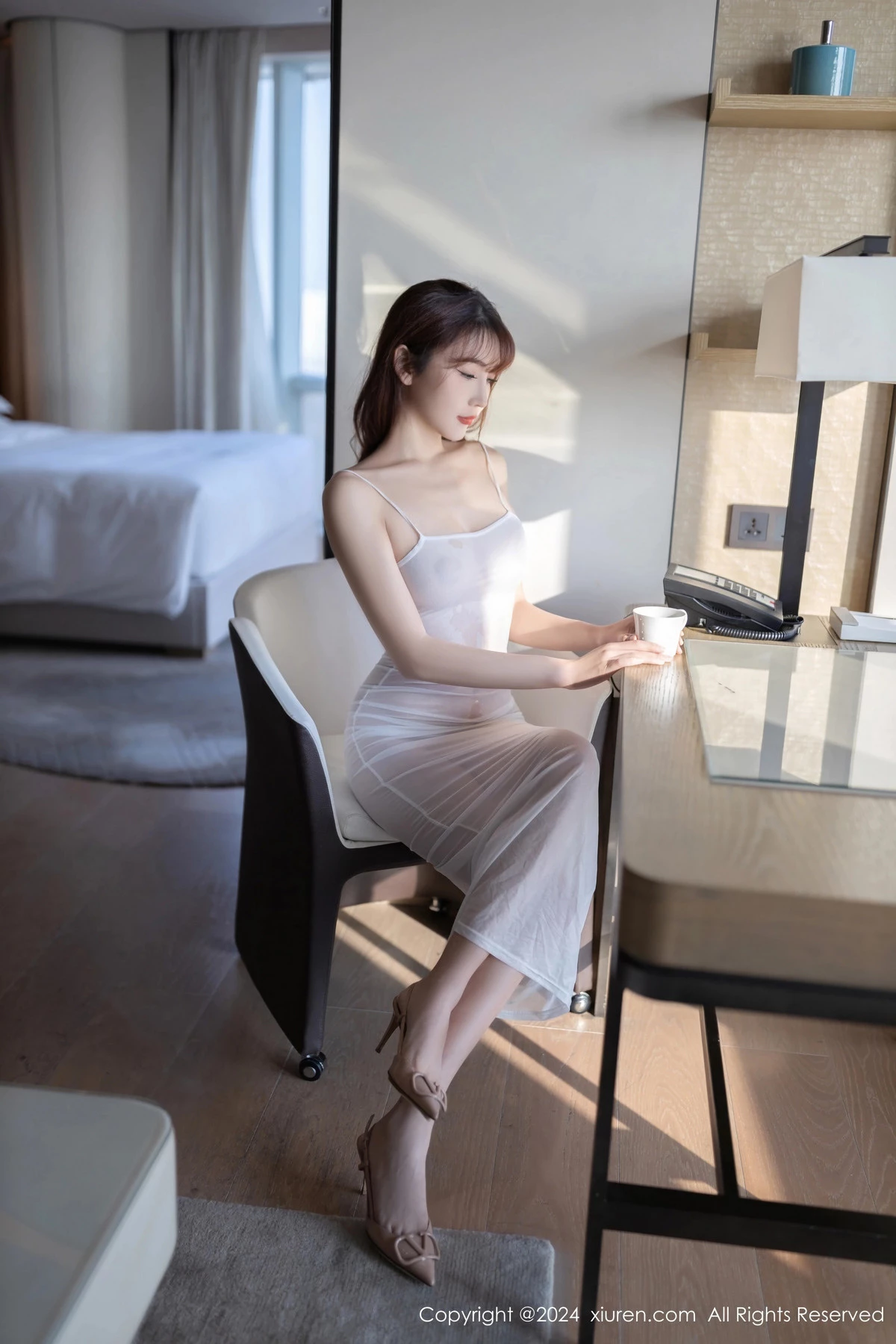 [[XiuRen秀人网]秀人网]No.8131_模特陆萱萱性感白色轻透吊带长裙真空秀惹火身材极致诱惑写真80P