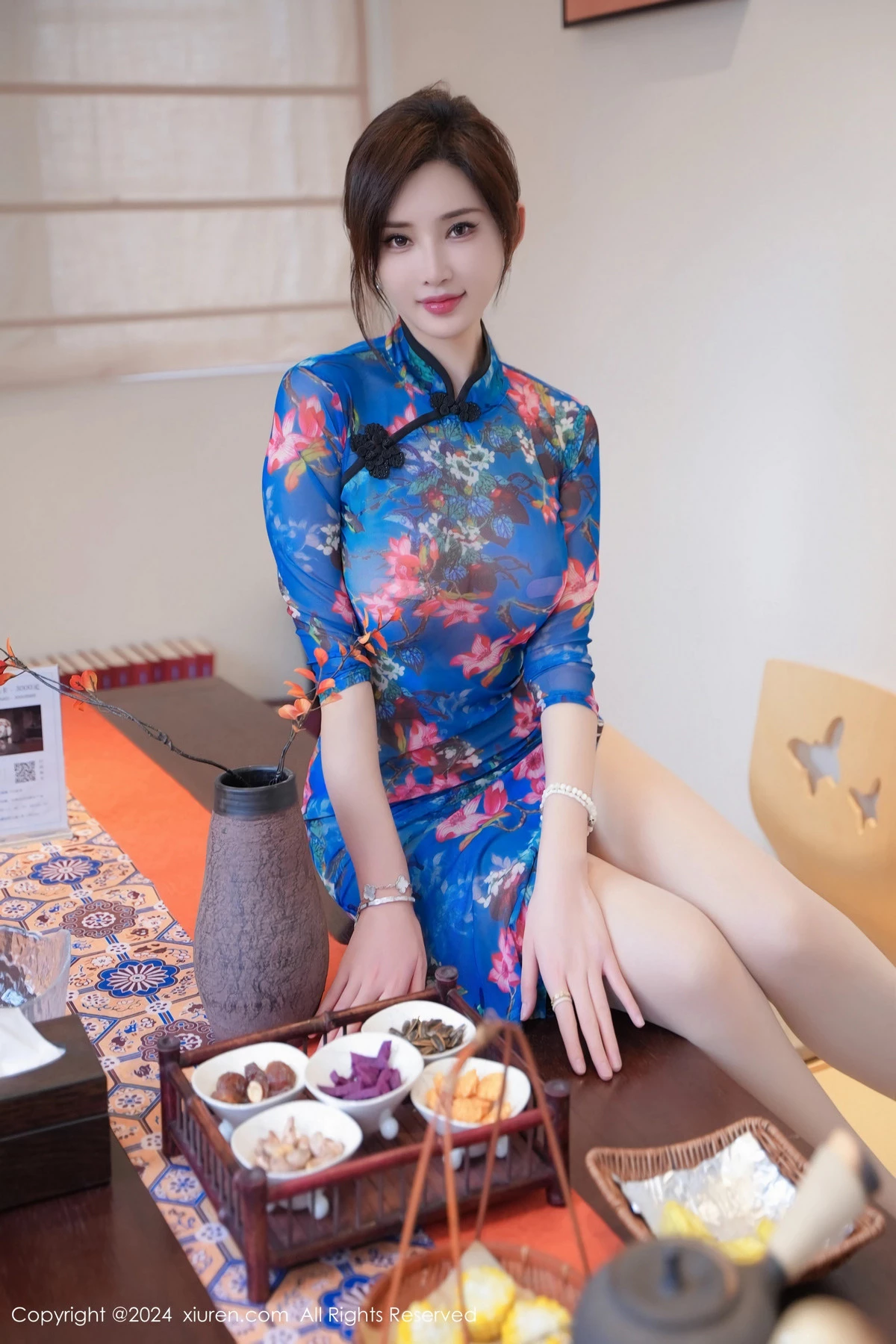 [[XiuRen秀人网]秀人网]No.8127_女神Carol周妍希X性感蓝色旗袍配超薄肉丝秀丰满身材诱惑写真72P