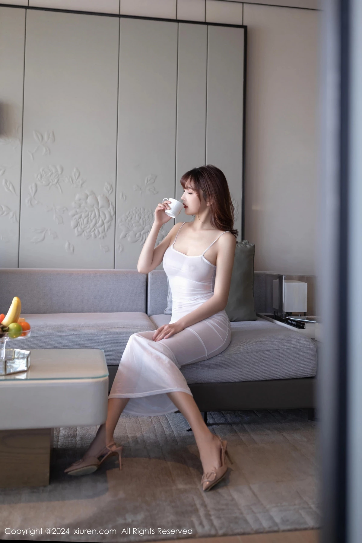 [[XiuRen秀人网]秀人网]No.8131_模特陆萱萱性感白色轻透吊带长裙真空秀惹火身材极致诱惑写真80P