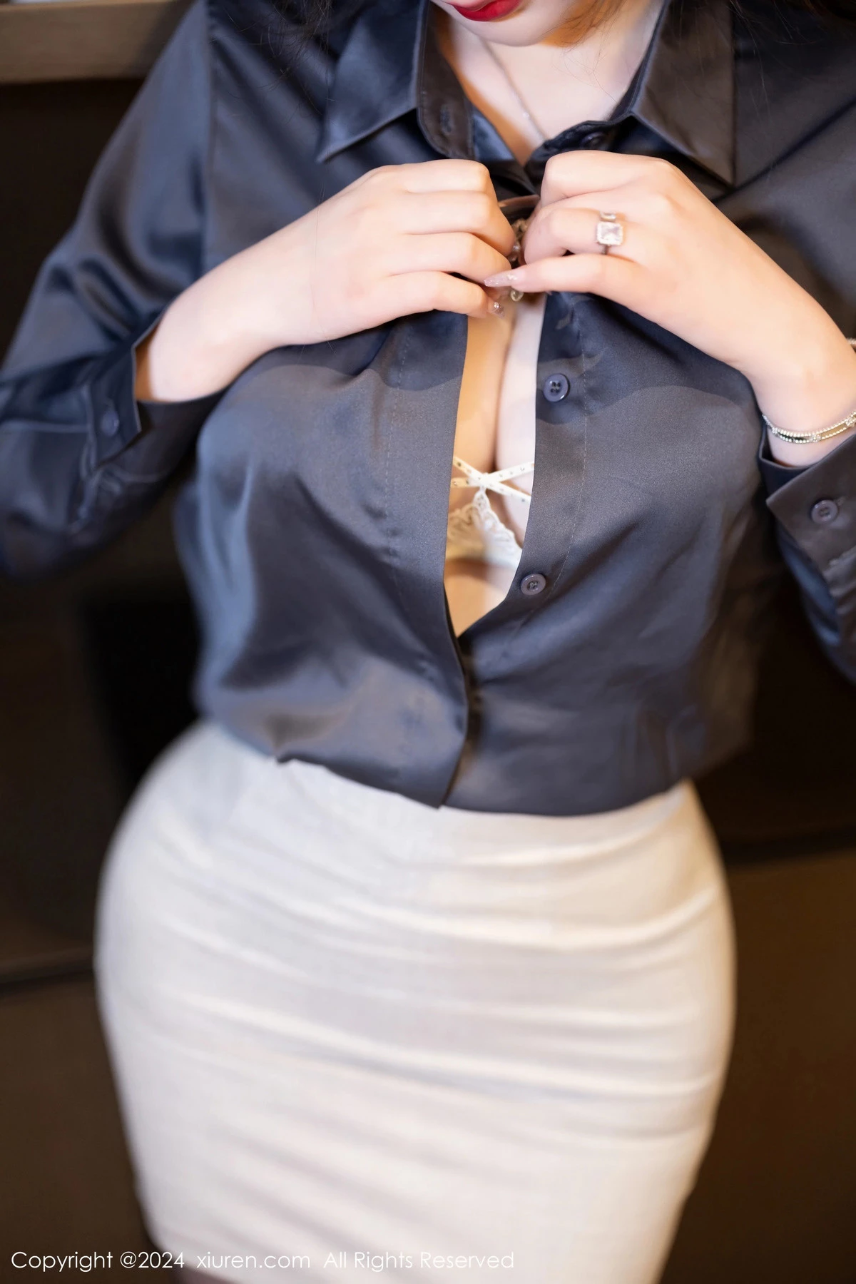 [[XiuRen秀人网]秀人网]No.8126_女神李丽莎半脱露性感白色内衣配开档黑丝秀曼妙身姿诱惑写真82P