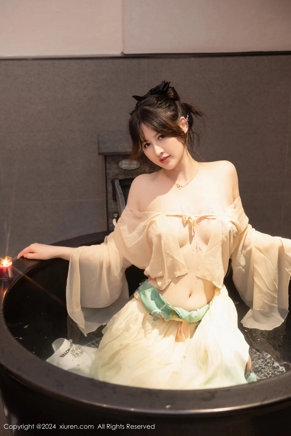 [[XiuRen秀人网]秀人网]No.8128_模特诗诗kiki浴室场景性感古装情趣服饰秀丰腴有致身材诱惑写真82P