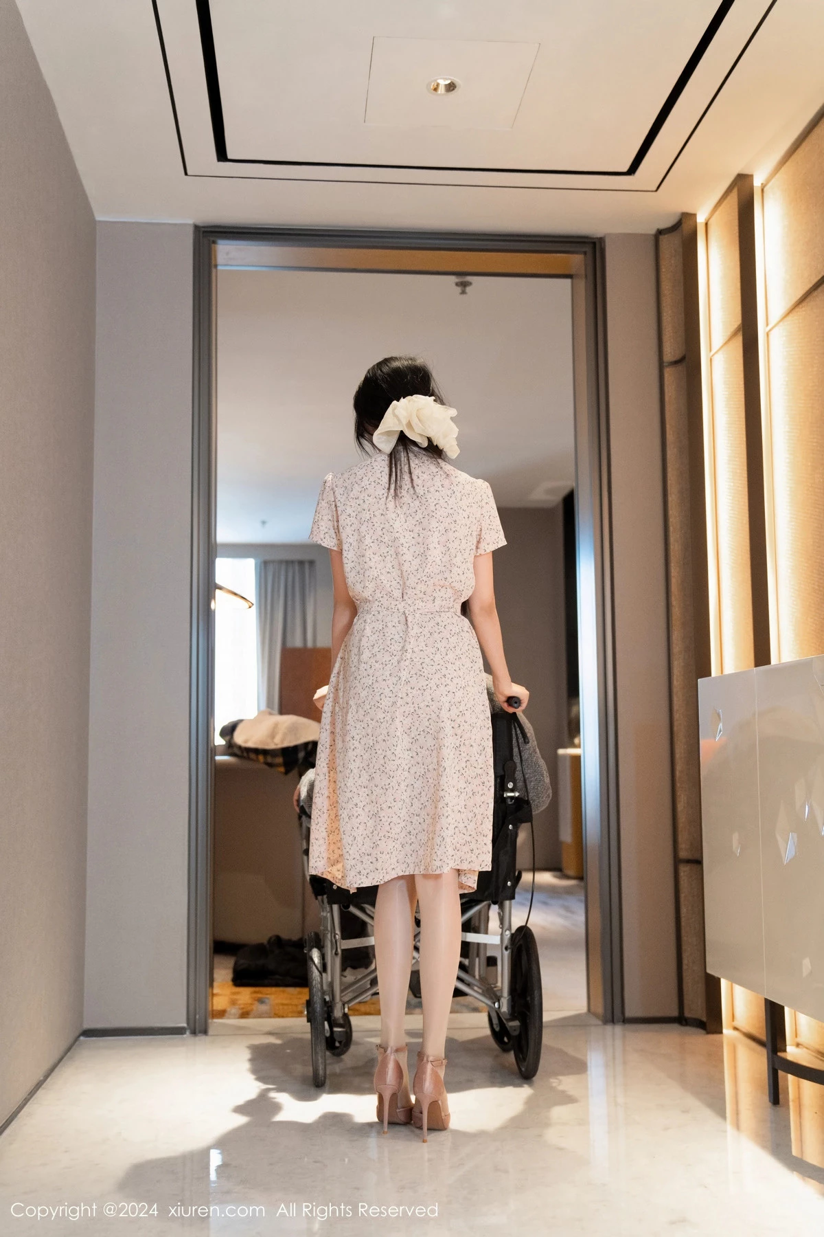 [[XiuRen秀人网]秀人网]No.8130_模特利世家政服务主题性感浅色连衣短裙露浅色内衣迷人诱惑写真90P