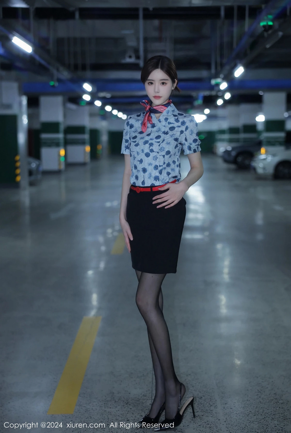 [[XiuRen秀人网]秀人网]No.8125_模特晚苏susu性感空姐制服露黑色蕾丝内衣配超薄黑丝魅惑写真81P