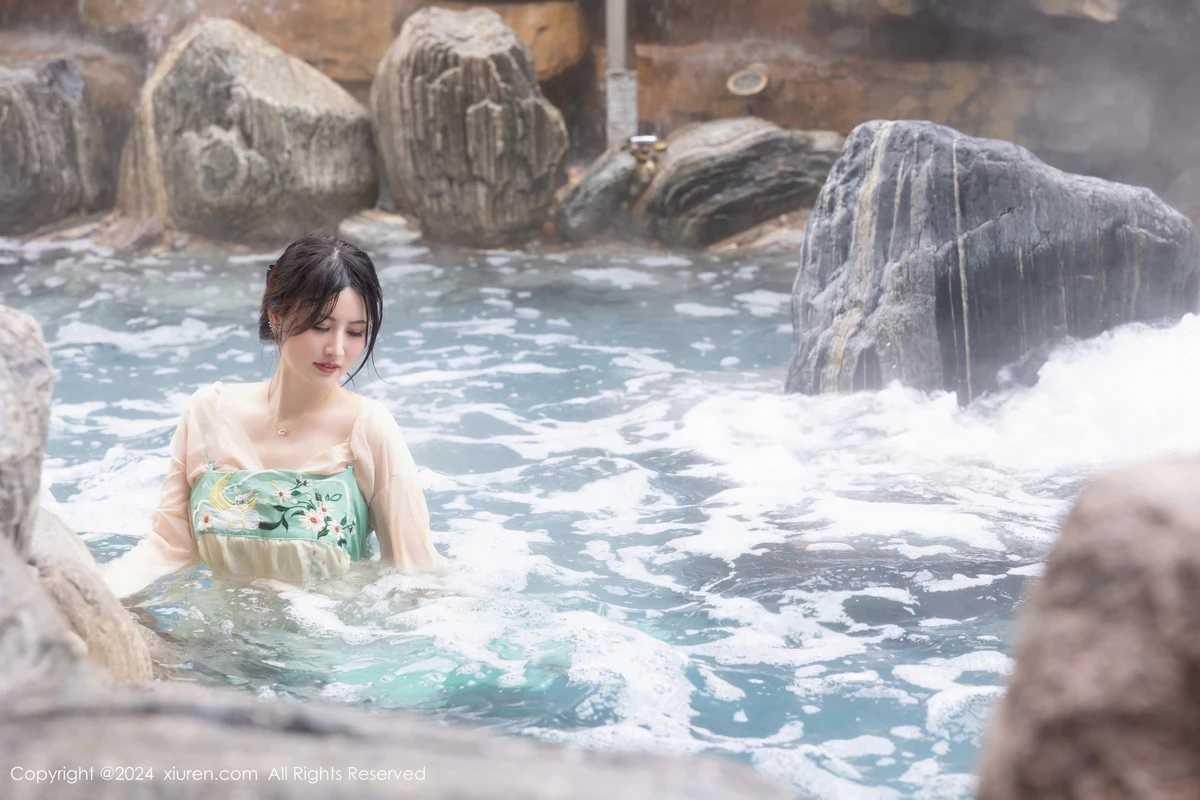 [[XiuRen秀人网]秀人网]No.8128_模特诗诗kiki浴室场景性感古装情趣服饰秀丰腴有致身材诱惑写真82P