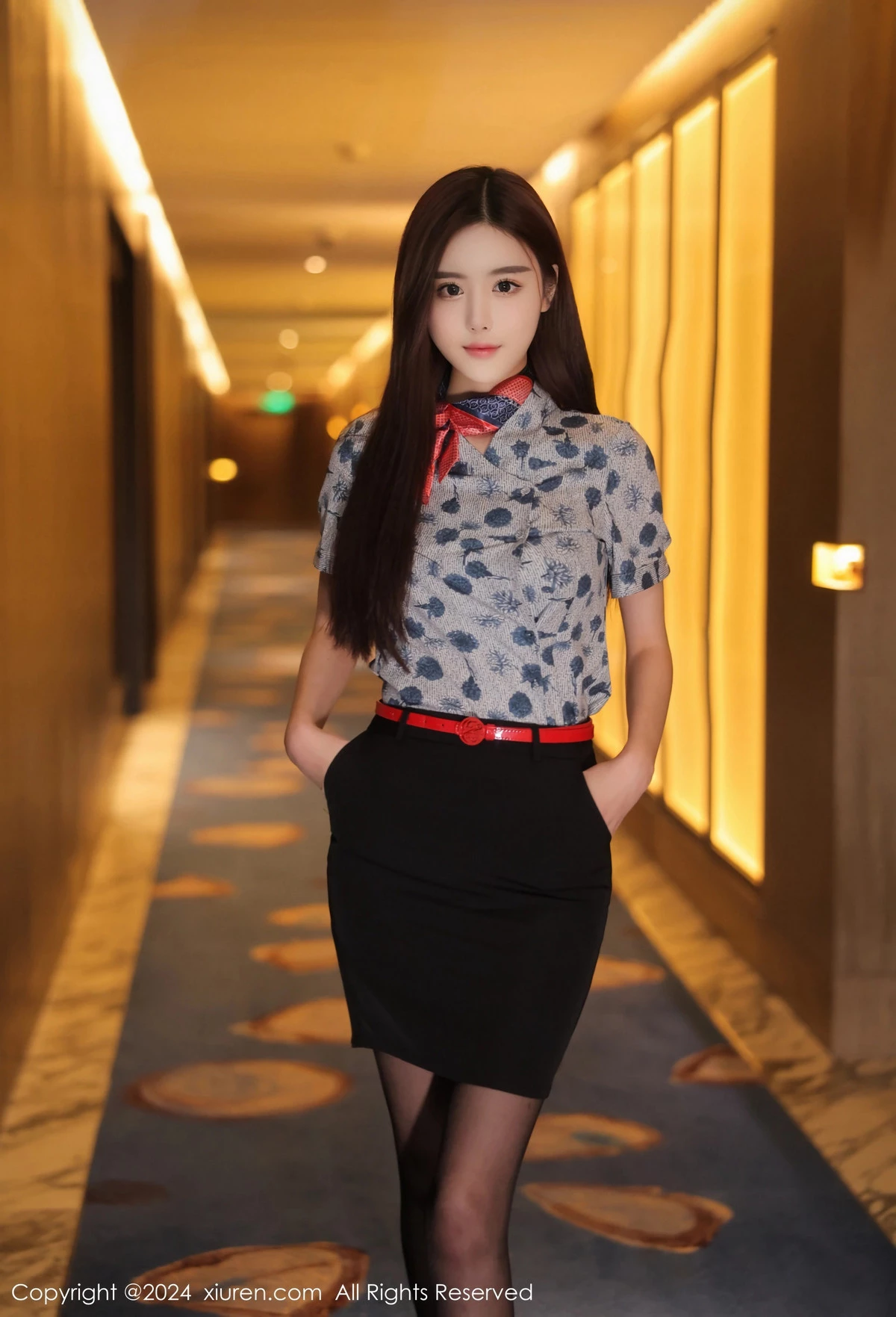 [[XiuRen秀人网]秀人网]No.8125_模特晚苏susu性感空姐制服露黑色蕾丝内衣配超薄黑丝魅惑写真81P