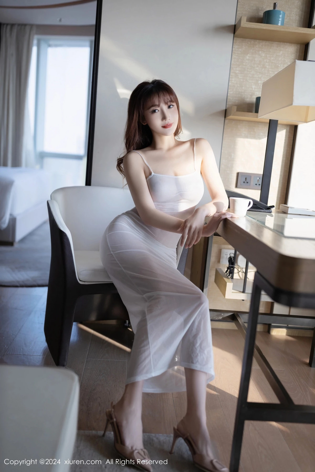 [[XiuRen秀人网]秀人网]No.8131_模特陆萱萱性感白色轻透吊带长裙真空秀惹火身材极致诱惑写真80P