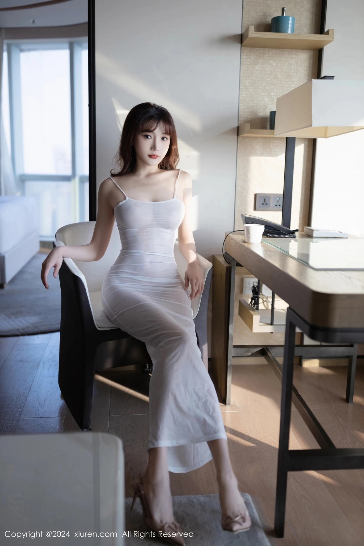 [[XiuRen秀人网]秀人网]No.8131_模特陆萱萱性感白色轻透吊带长裙真空秀惹火身材极致诱惑写真80P