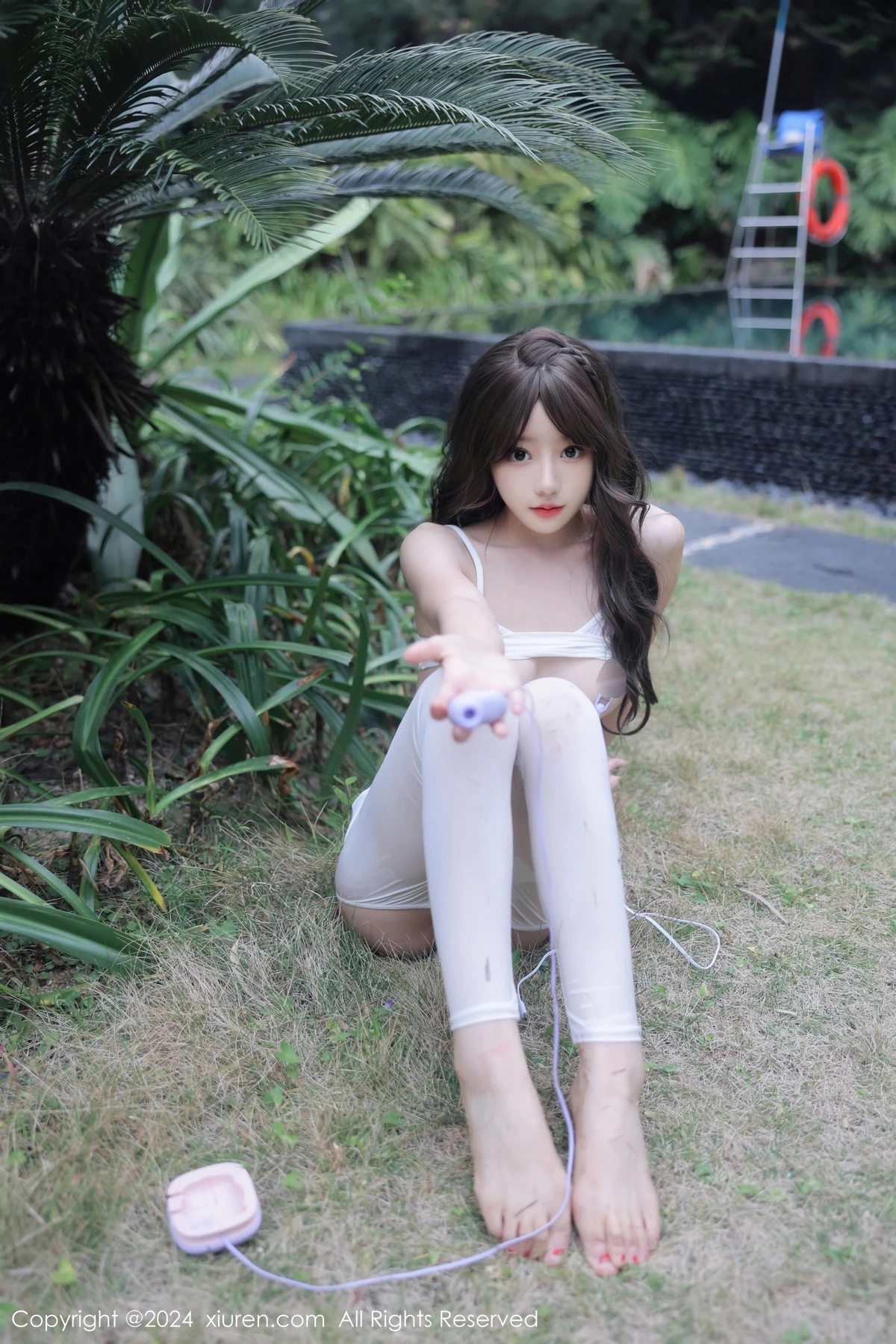 [[XiuRen秀人网]秀人网]No.8132_模特桃妖夭户外白色内衣配性感白色露臀裤秀曼妙身姿诱惑写真78P