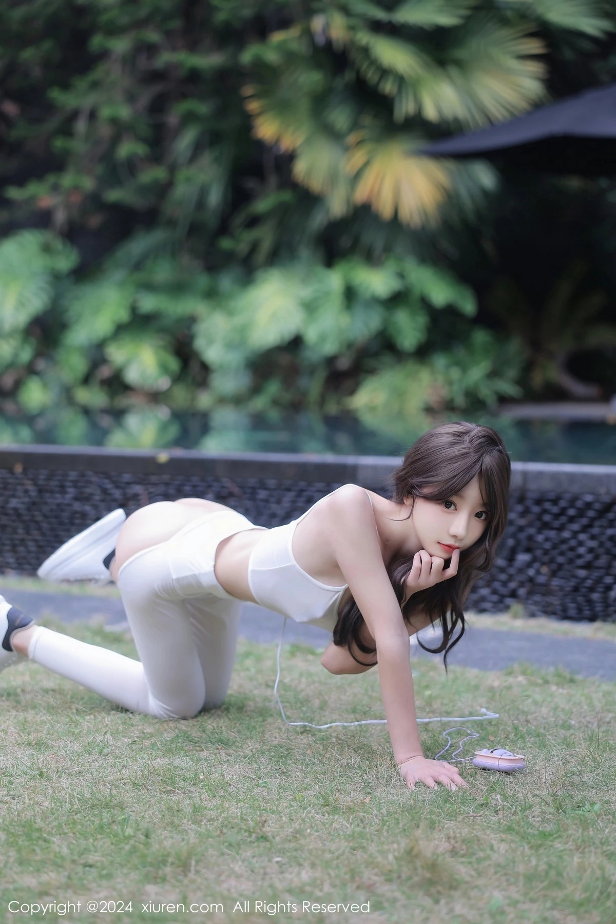 [[XiuRen秀人网]秀人网]No.8132_模特桃妖夭户外白色内衣配性感白色露臀裤秀曼妙身姿诱惑写真78P