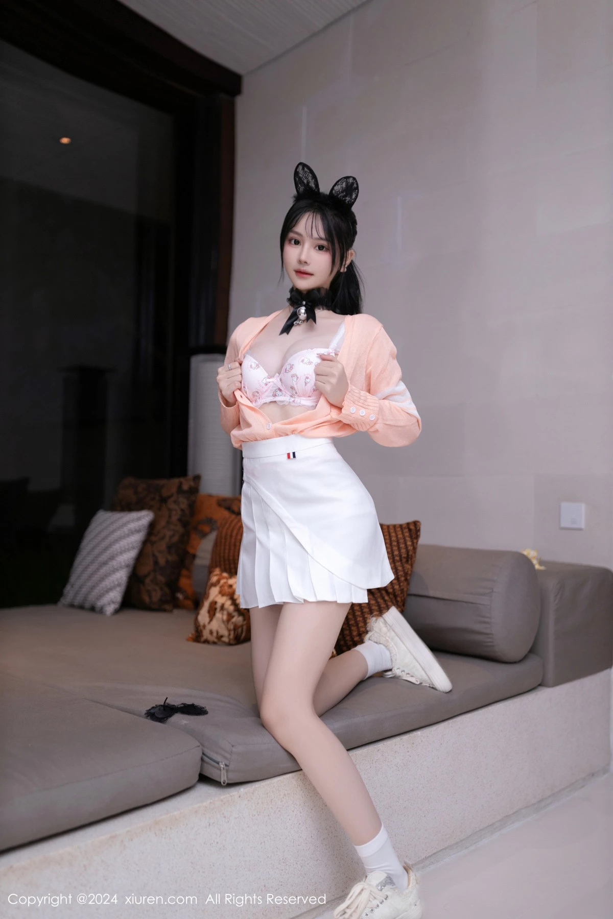 [[XiuRen秀人网]秀人网]No.8138_模特幼幼粉色上衣配白短裙露性感浅花色内衣秀曼妙身姿诱惑写真80P