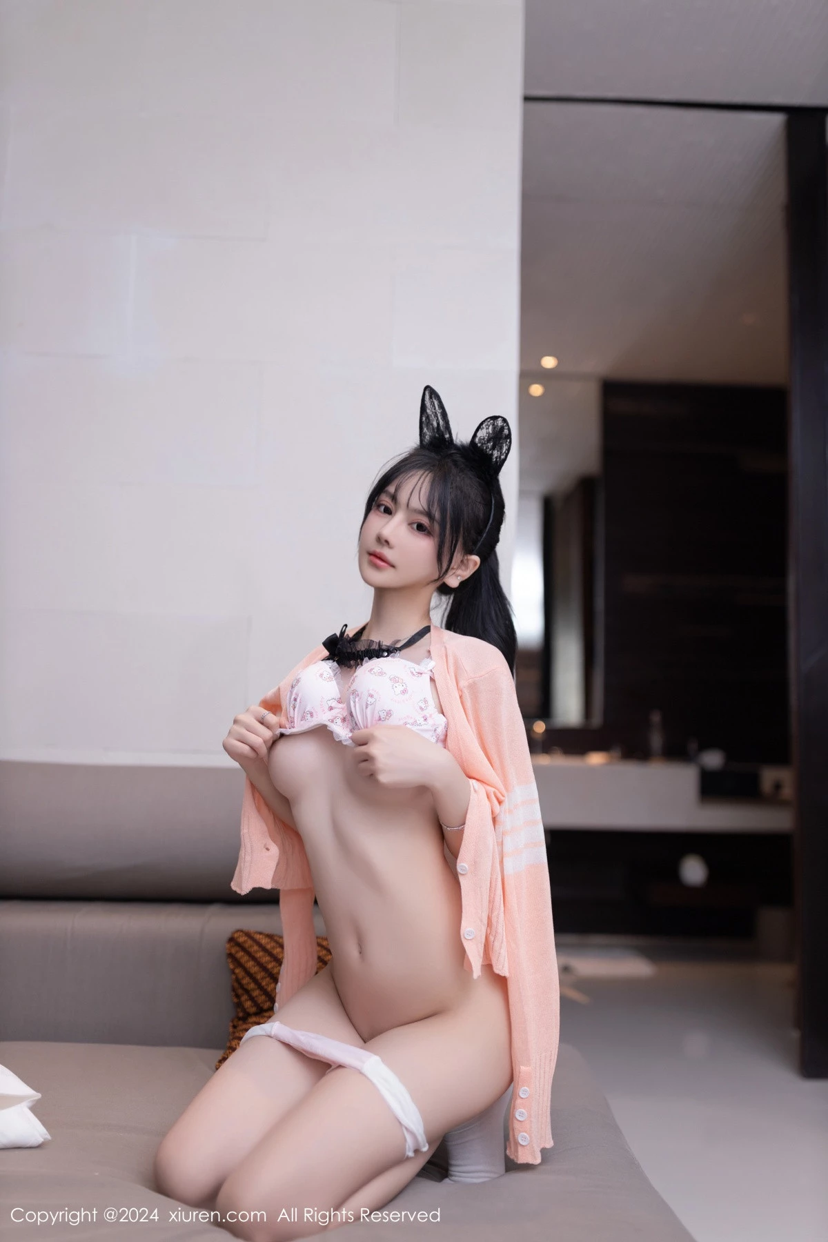 [[XiuRen秀人网]秀人网]No.8138_模特幼幼粉色上衣配白短裙露性感浅花色内衣秀曼妙身姿诱惑写真80P