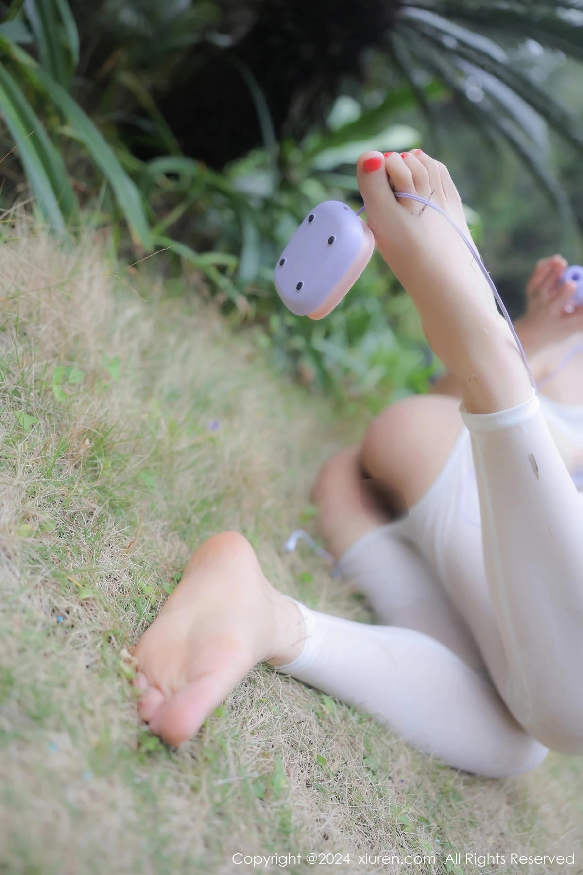 [[XiuRen秀人网]秀人网]No.8132_模特桃妖夭户外白色内衣配性感白色露臀裤秀曼妙身姿诱惑写真78P