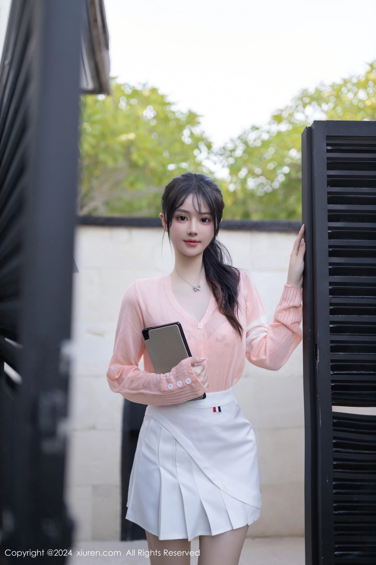 [[XiuRen秀人网]秀人网]No.8138_模特幼幼粉色上衣配白短裙露性感浅花色内衣秀曼妙身姿诱惑写真80P