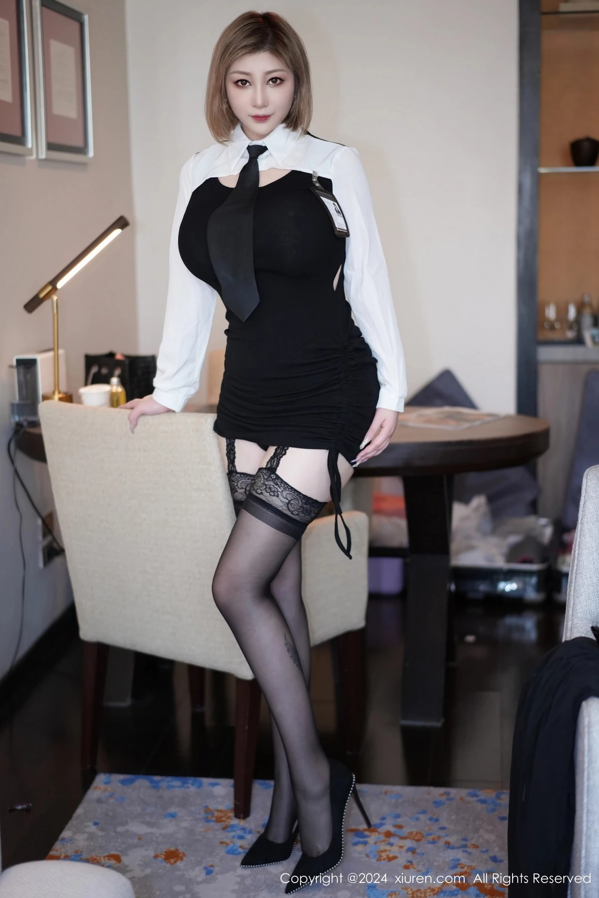 [[XiuRen秀人网]秀人网]No.8134_女神妲己_Toxic性感黑白情趣上衣配黑丝吊袜秀完美身材诱惑写真70P