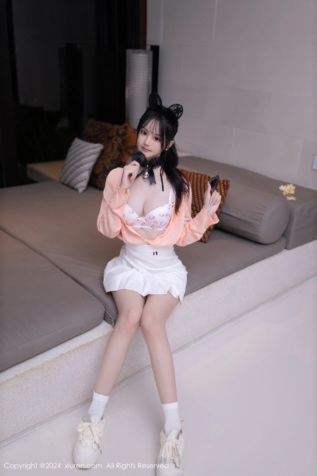 [[XiuRen秀人网]秀人网]No.8138_模特幼幼粉色上衣配白短裙露性感浅花色内衣秀曼妙身姿诱惑写真80P