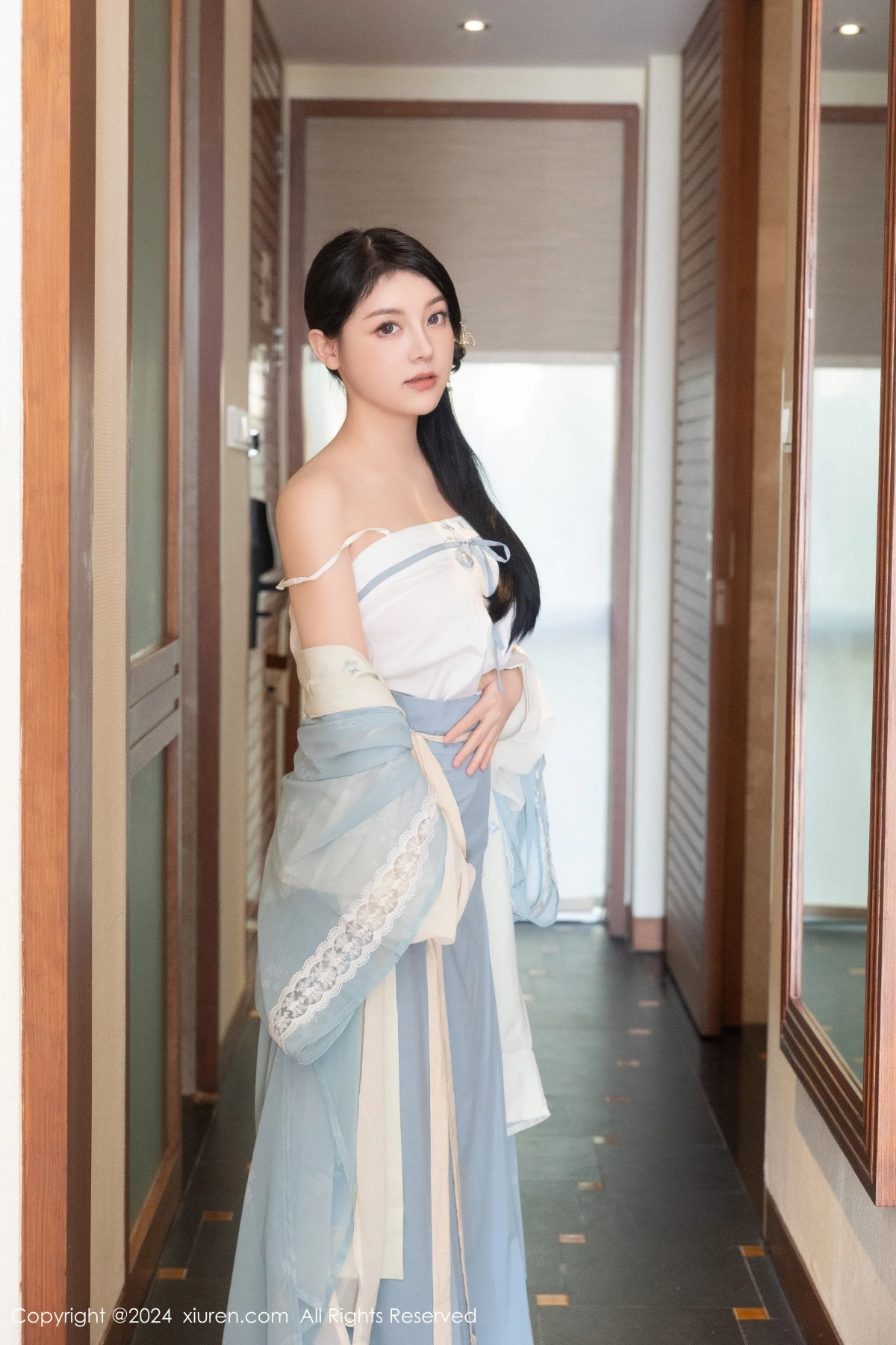 [[XiuRen秀人网]秀人网]No.8137_模特合集女神豆瓣酱性感姐妹花私房情趣古典服饰完美诱惑写真84P