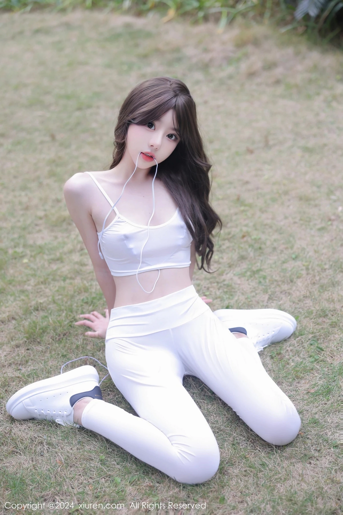 [[XiuRen秀人网]秀人网]No.8132_模特桃妖夭户外白色内衣配性感白色露臀裤秀曼妙身姿诱惑写真78P