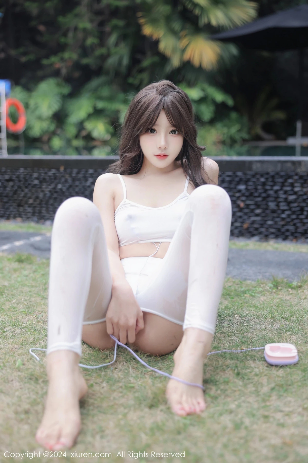 [[XiuRen秀人网]秀人网]No.8132_模特桃妖夭户外白色内衣配性感白色露臀裤秀曼妙身姿诱惑写真78P