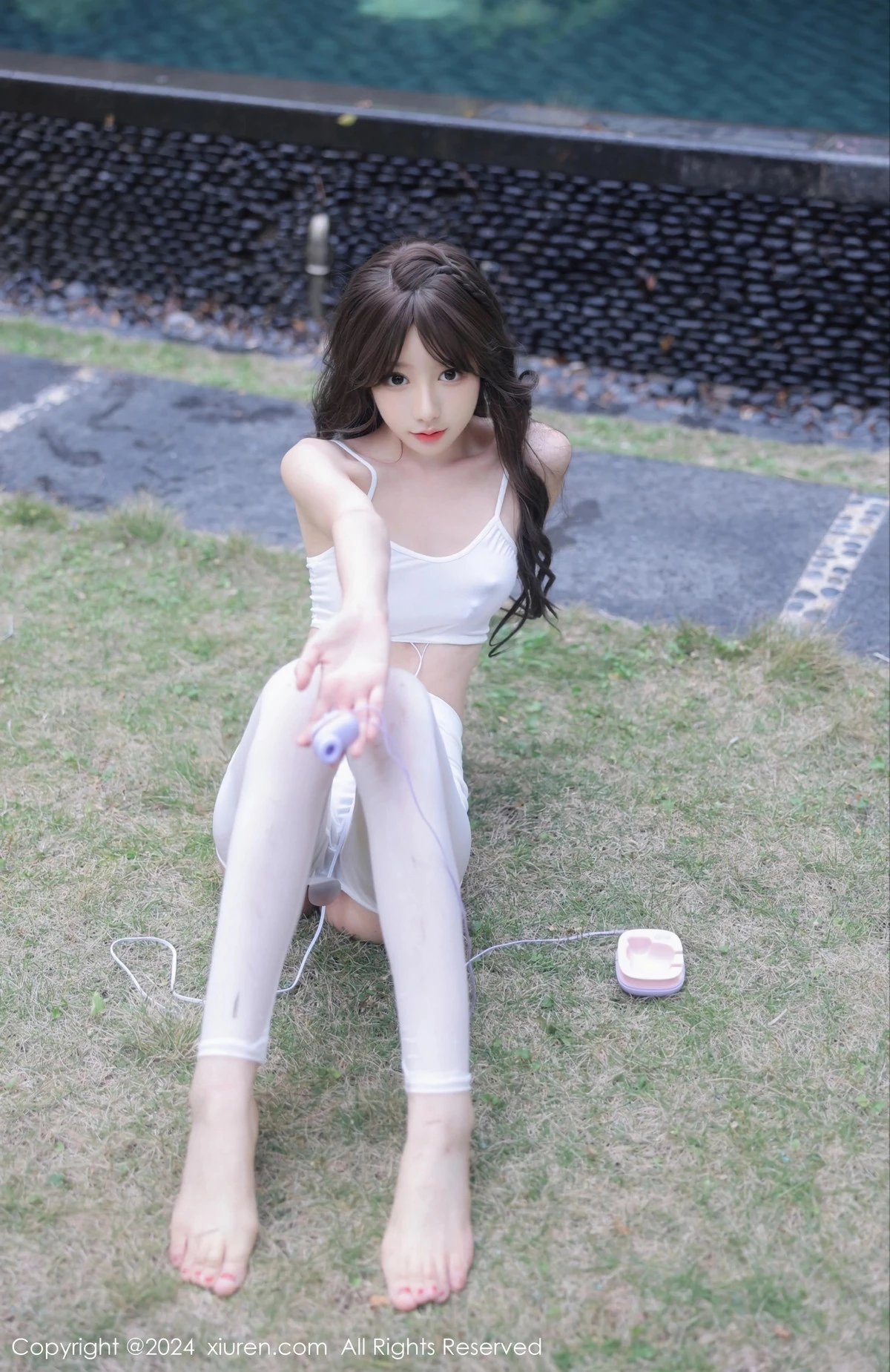 [[XiuRen秀人网]秀人网]No.8132_模特桃妖夭户外白色内衣配性感白色露臀裤秀曼妙身姿诱惑写真78P