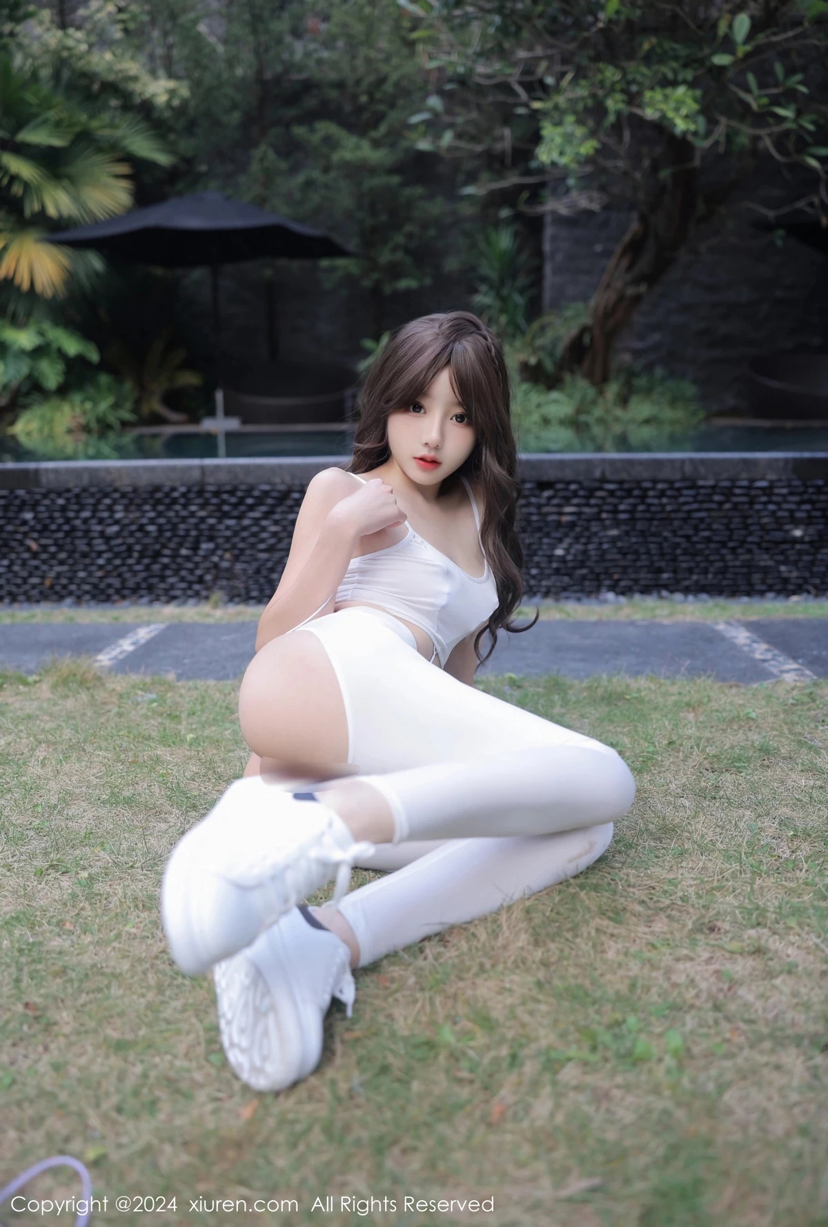 [[XiuRen秀人网]秀人网]No.8132_模特桃妖夭户外白色内衣配性感白色露臀裤秀曼妙身姿诱惑写真78P