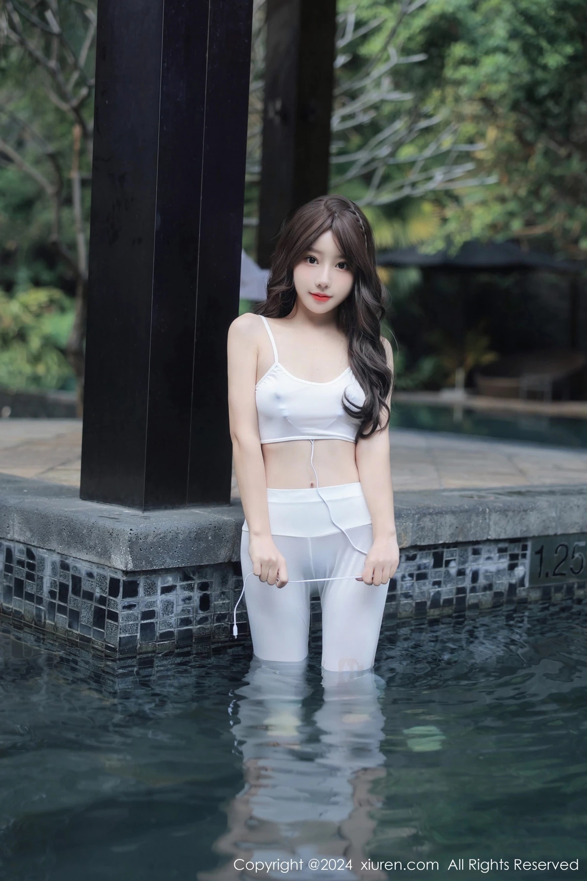 [[XiuRen秀人网]秀人网]No.8132_模特桃妖夭户外白色内衣配性感白色露臀裤秀曼妙身姿诱惑写真78P