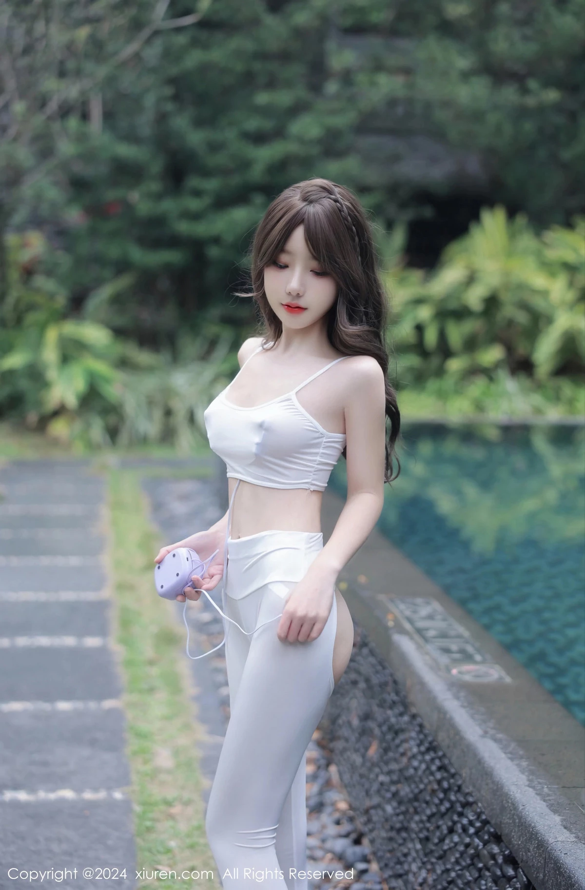 [[XiuRen秀人网]秀人网]No.8132_模特桃妖夭户外白色内衣配性感白色露臀裤秀曼妙身姿诱惑写真78P