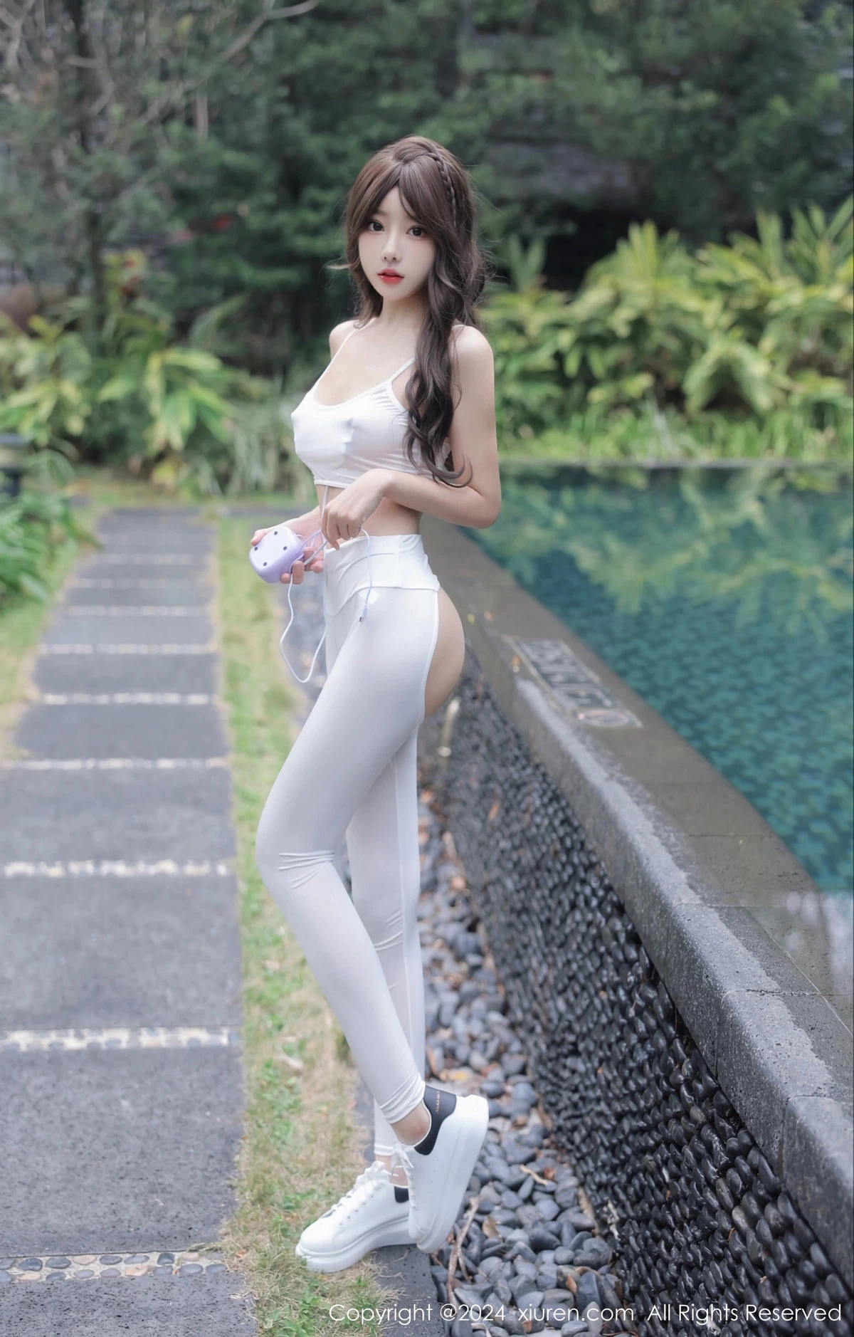 [[XiuRen秀人网]秀人网]No.8132_模特桃妖夭户外白色内衣配性感白色露臀裤秀曼妙身姿诱惑写真78P