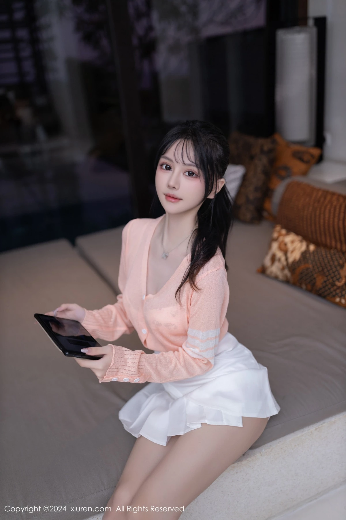 [[XiuRen秀人网]秀人网]No.8138_模特幼幼粉色上衣配白短裙露性感浅花色内衣秀曼妙身姿诱惑写真80P