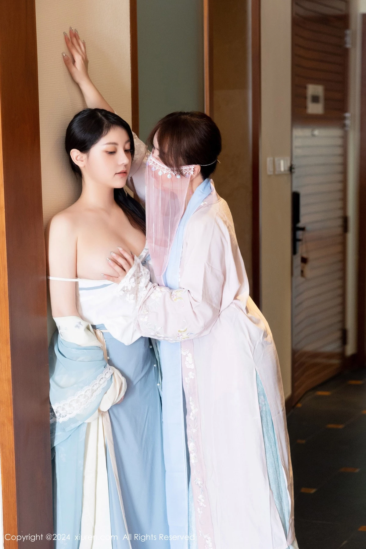 [[XiuRen秀人网]秀人网]No.8137_模特合集女神豆瓣酱性感姐妹花私房情趣古典服饰完美诱惑写真84P