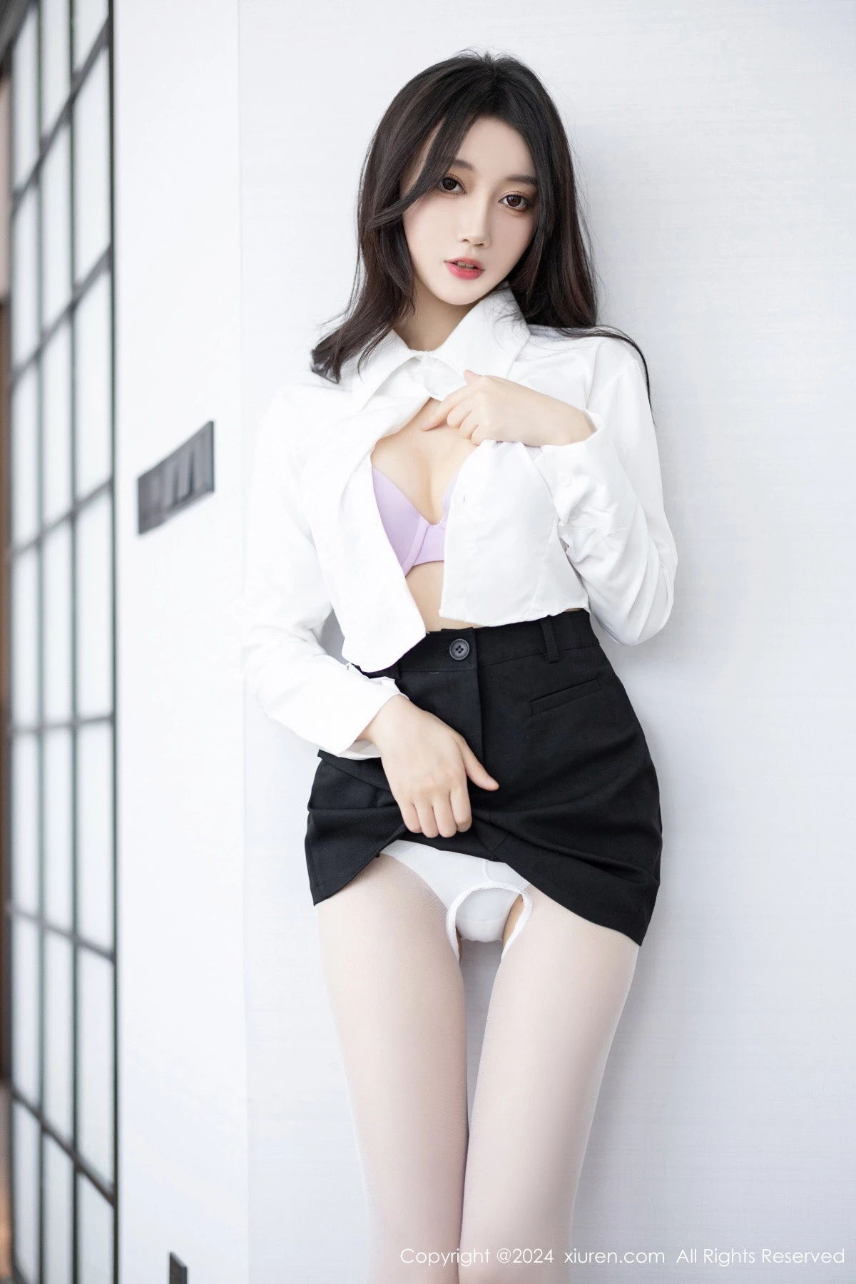 [[XiuRen秀人网]秀人网]No.8247_模特玥儿玥性感白衬衫配黑色短裙露紫色内衣配开档白丝迷人写真82P