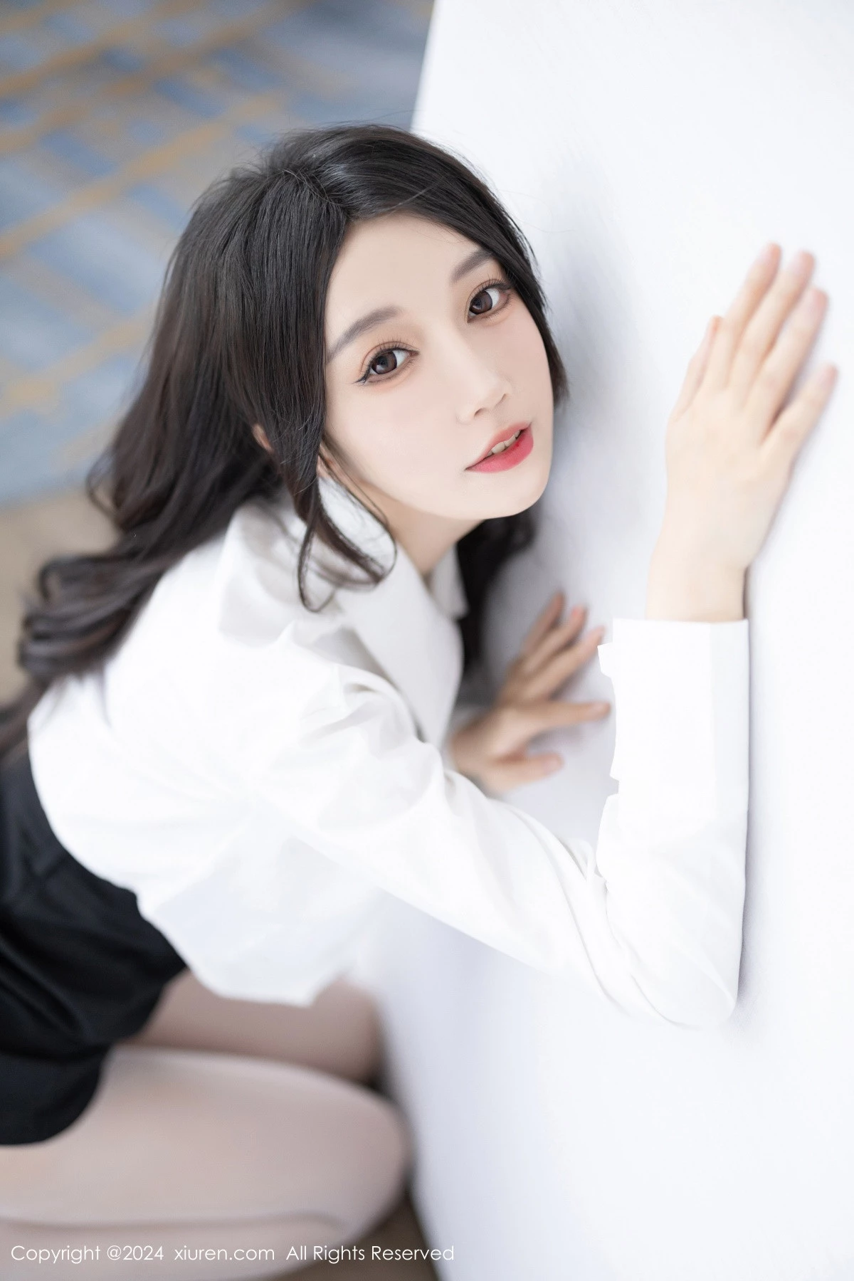 [[XiuRen秀人网]秀人网]No.8247_模特玥儿玥性感白衬衫配黑色短裙露紫色内衣配开档白丝迷人写真82P