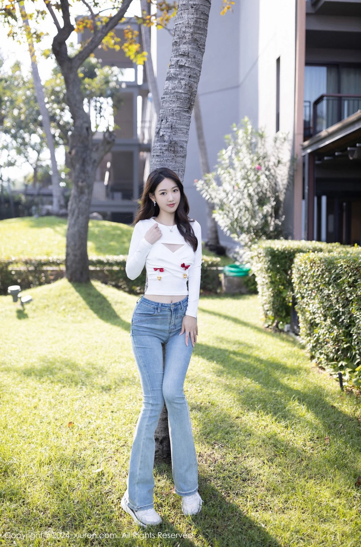 [[XiuRen秀人网]秀人网]No.8250_模特唐安琪性感白色上衣配牛仔裤半脱秀曼妙身姿迷人诱惑写真80P