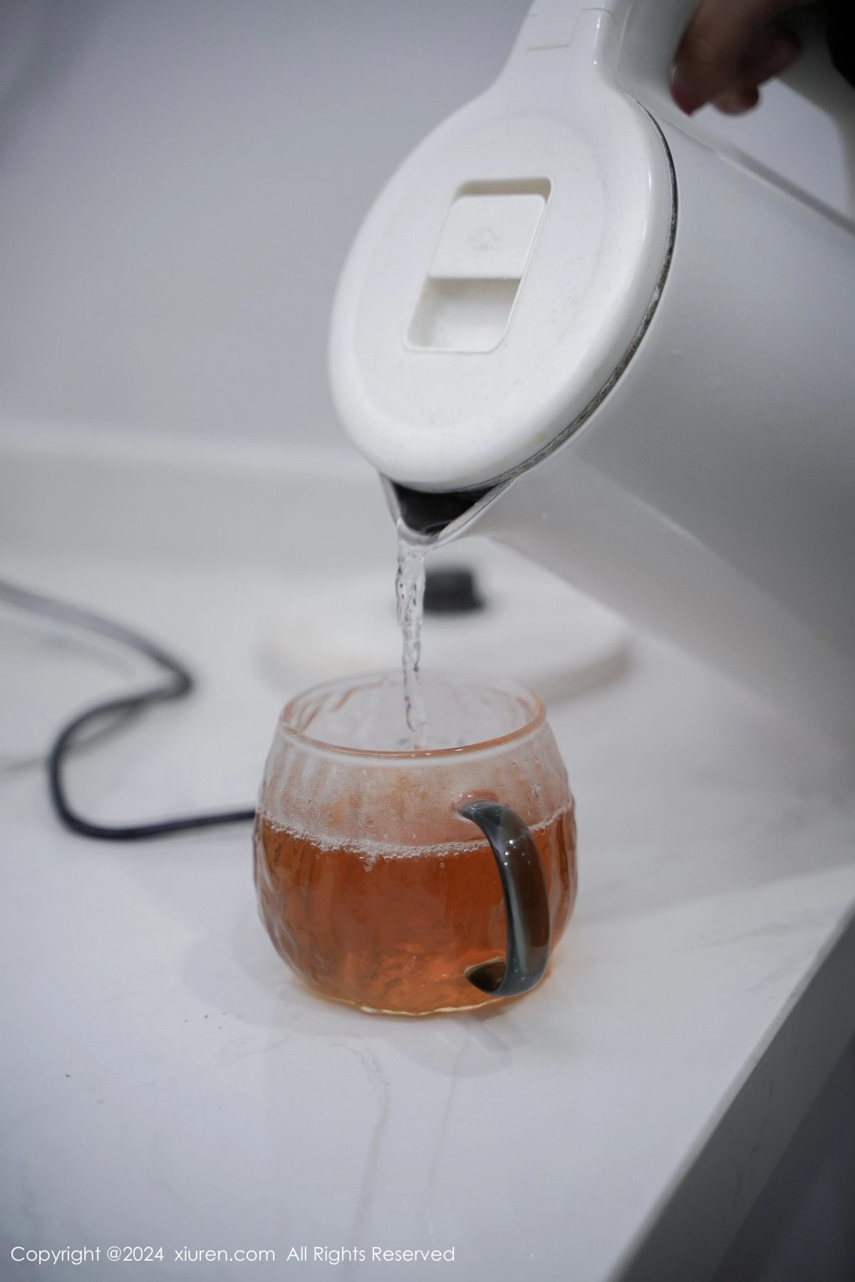 [[XiuRen秀人网]秀人网]No.8249_女神Carol周妍希家访场景性感紫色上衣配黑丝吊袜极致魅惑写真74P