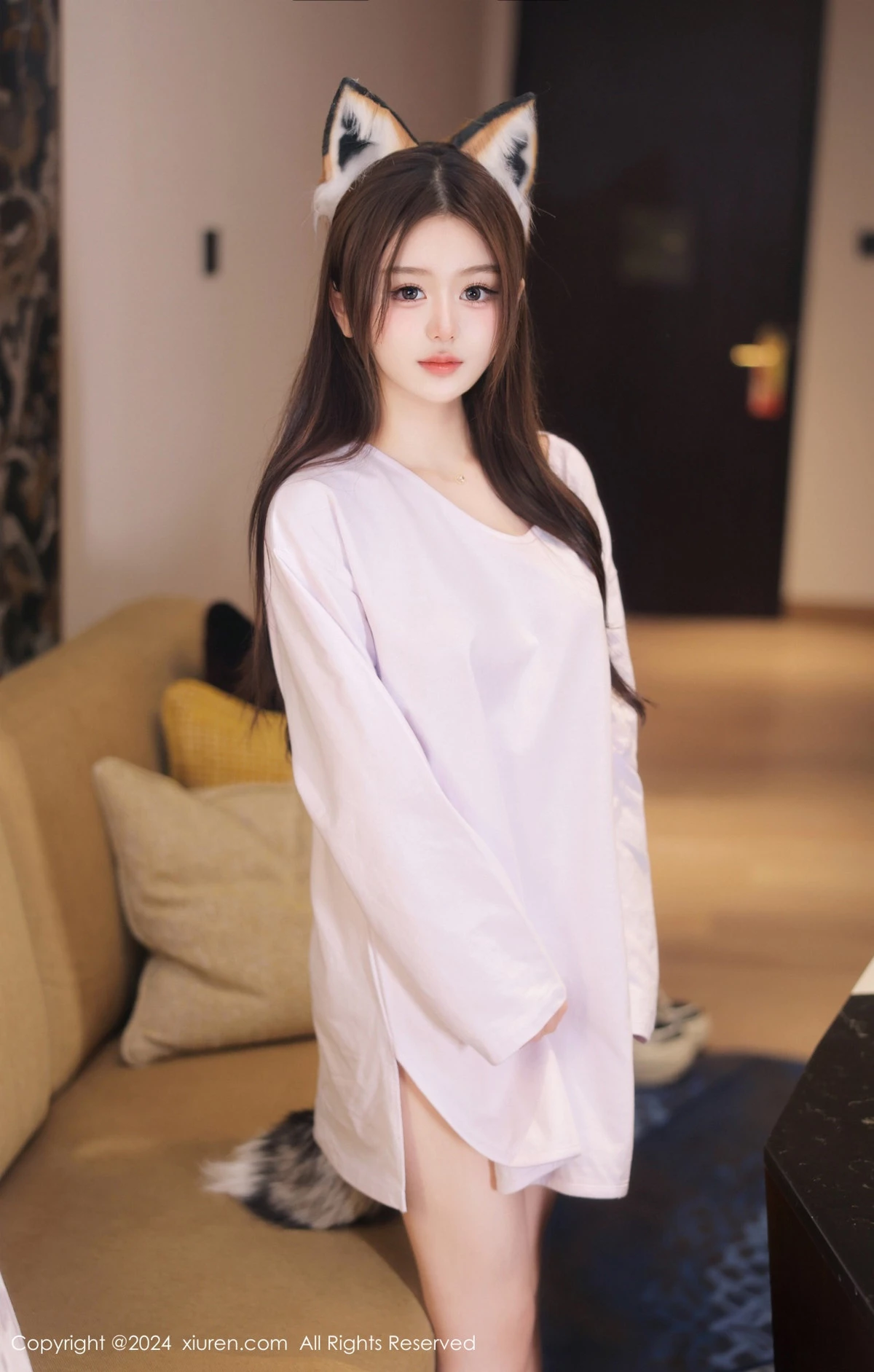 [[XiuRen秀人网]秀人网]No.8245_新人模特媃柔性感狐狸装扮白色上衣半脱秀惹火身材撩人诱惑写真87P