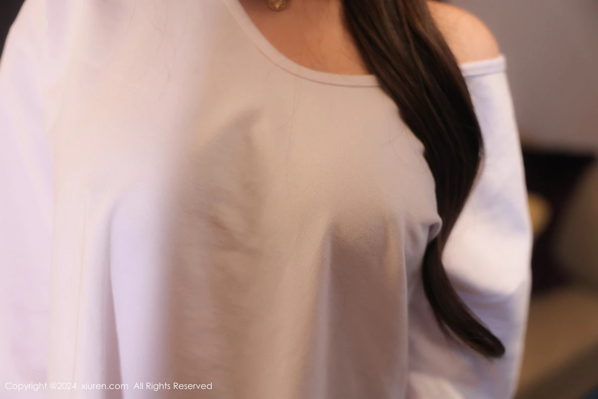 [[XiuRen秀人网]秀人网]No.8245_新人模特媃柔性感狐狸装扮白色上衣半脱秀惹火身材撩人诱惑写真87P