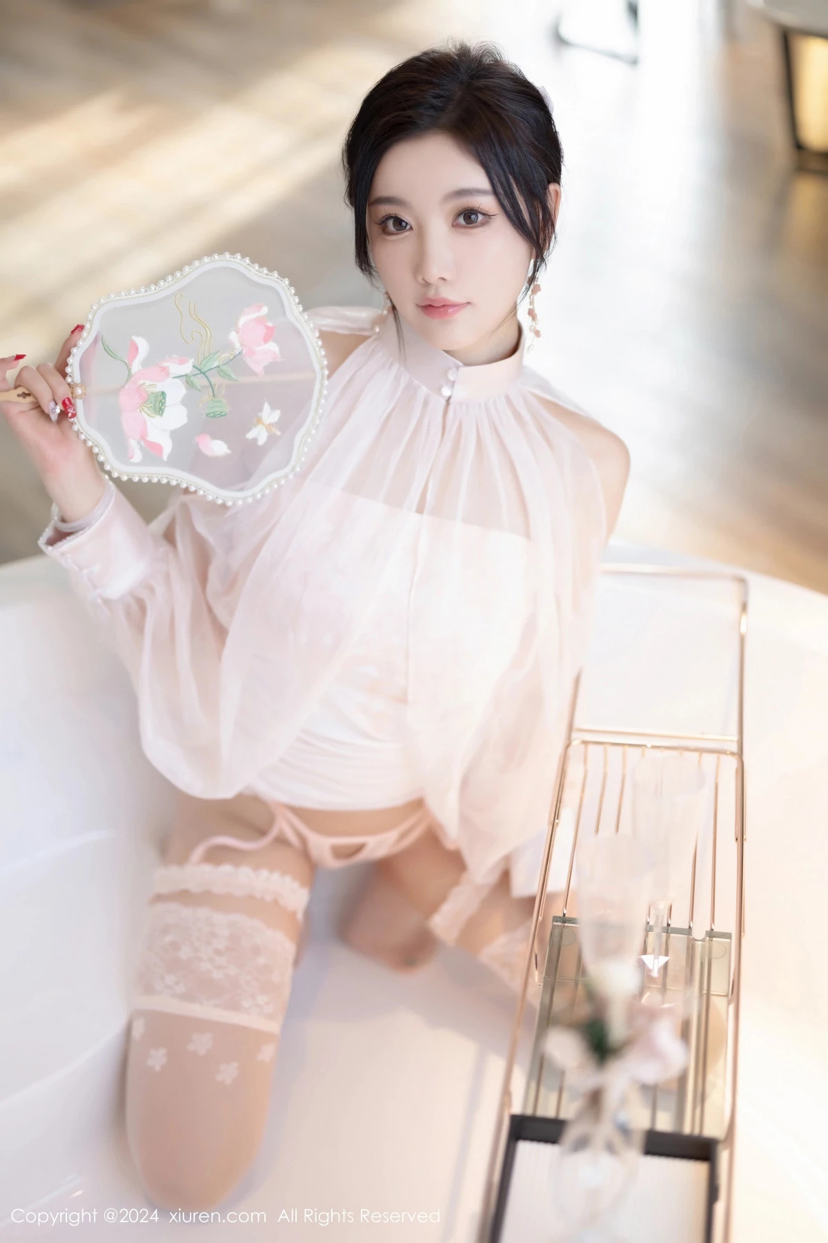 [[XiuRen秀人网]秀人网]No.8294_女神杨晨晨Yome浅粉色情趣内衣配浅粉丝袜秀完美身材诱惑写真80P