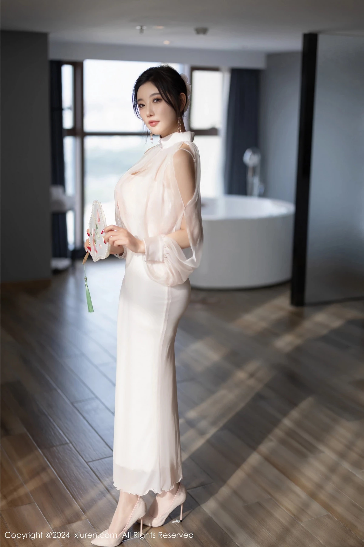 [[XiuRen秀人网]秀人网]No.8294_女神杨晨晨Yome浅粉色情趣内衣配浅粉丝袜秀完美身材诱惑写真80P