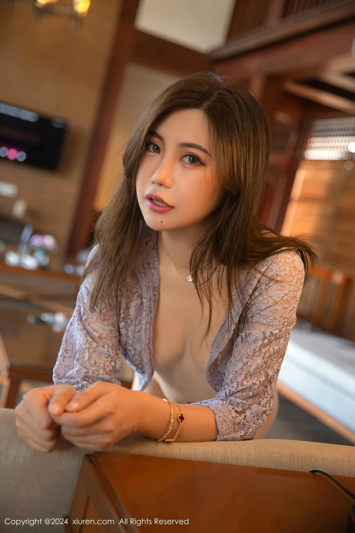 [[XiuRen秀人网]秀人网]No.8299_女神绮里嘉ula约会场景性感黑色内衣配原色丝袜秀曼妙身姿诱惑写真70P