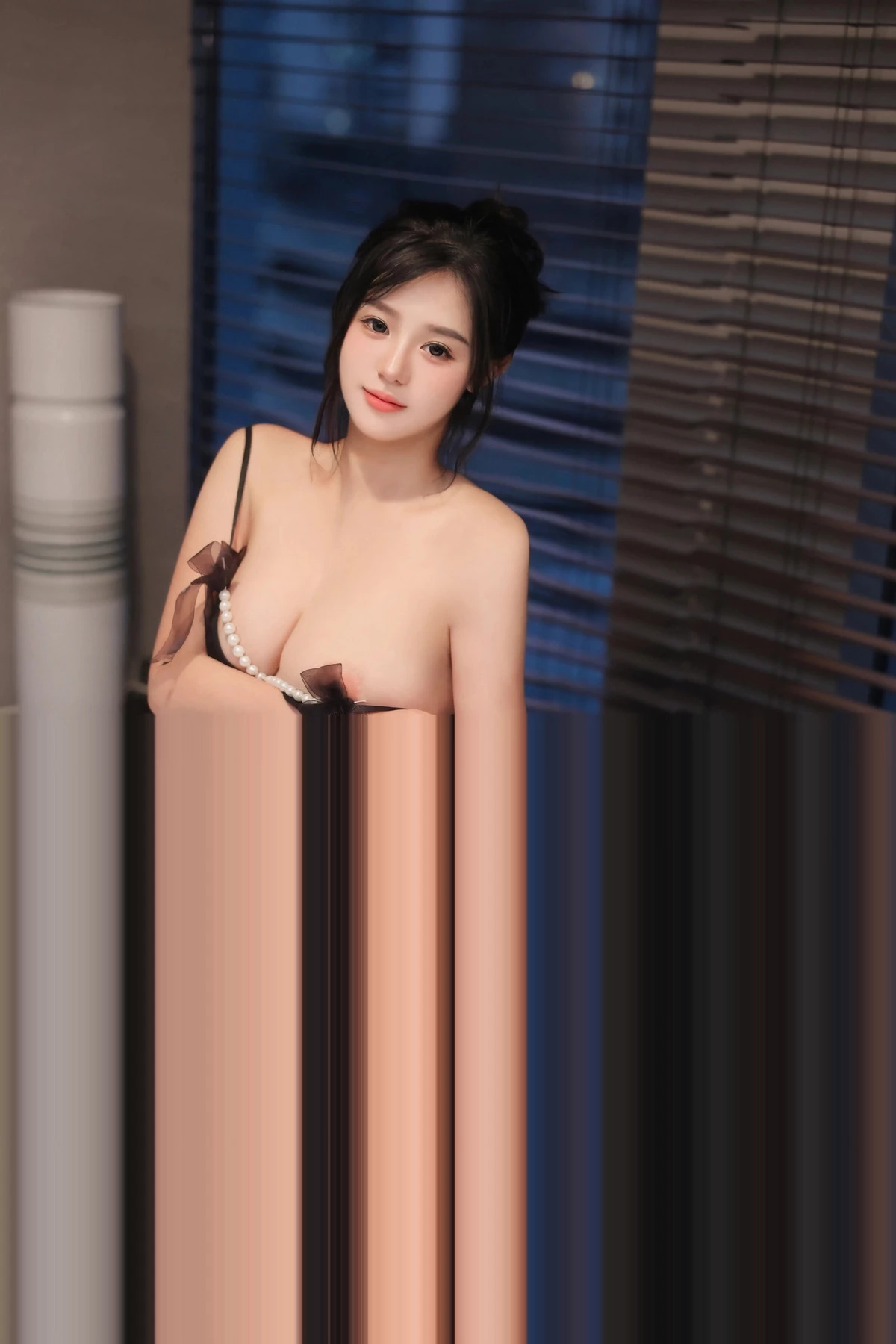 [[XiuRen秀人网]秀人网]No.8295_模特金小依性感黑色连衣裙露黑色内衣配超薄黑丝秀美腿诱惑写真78P