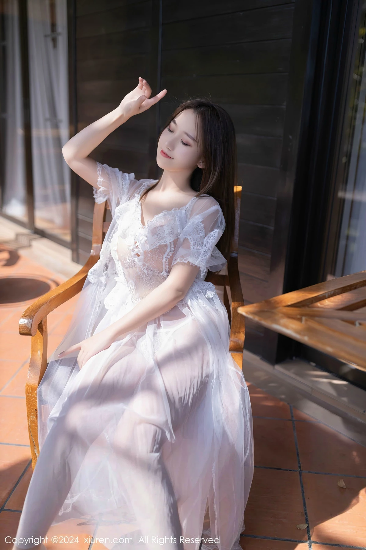 [[XiuRen秀人网]秀人网]No.8302_模特杏子Yada性感白色薄纱长裙配超薄肉丝秀曼妙身姿诱惑写真81P