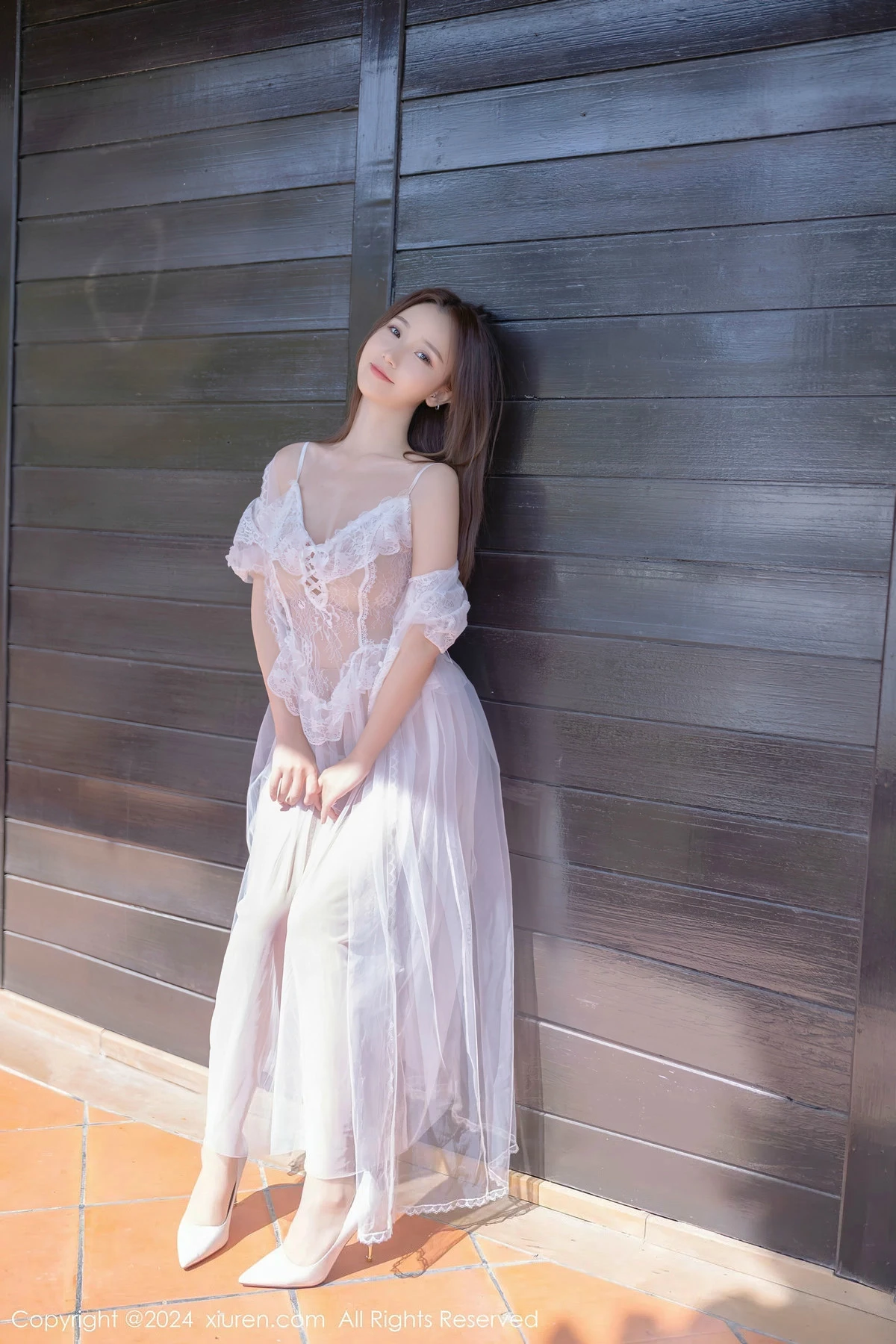 [[XiuRen秀人网]秀人网]No.8302_模特杏子Yada性感白色薄纱长裙配超薄肉丝秀曼妙身姿诱惑写真81P