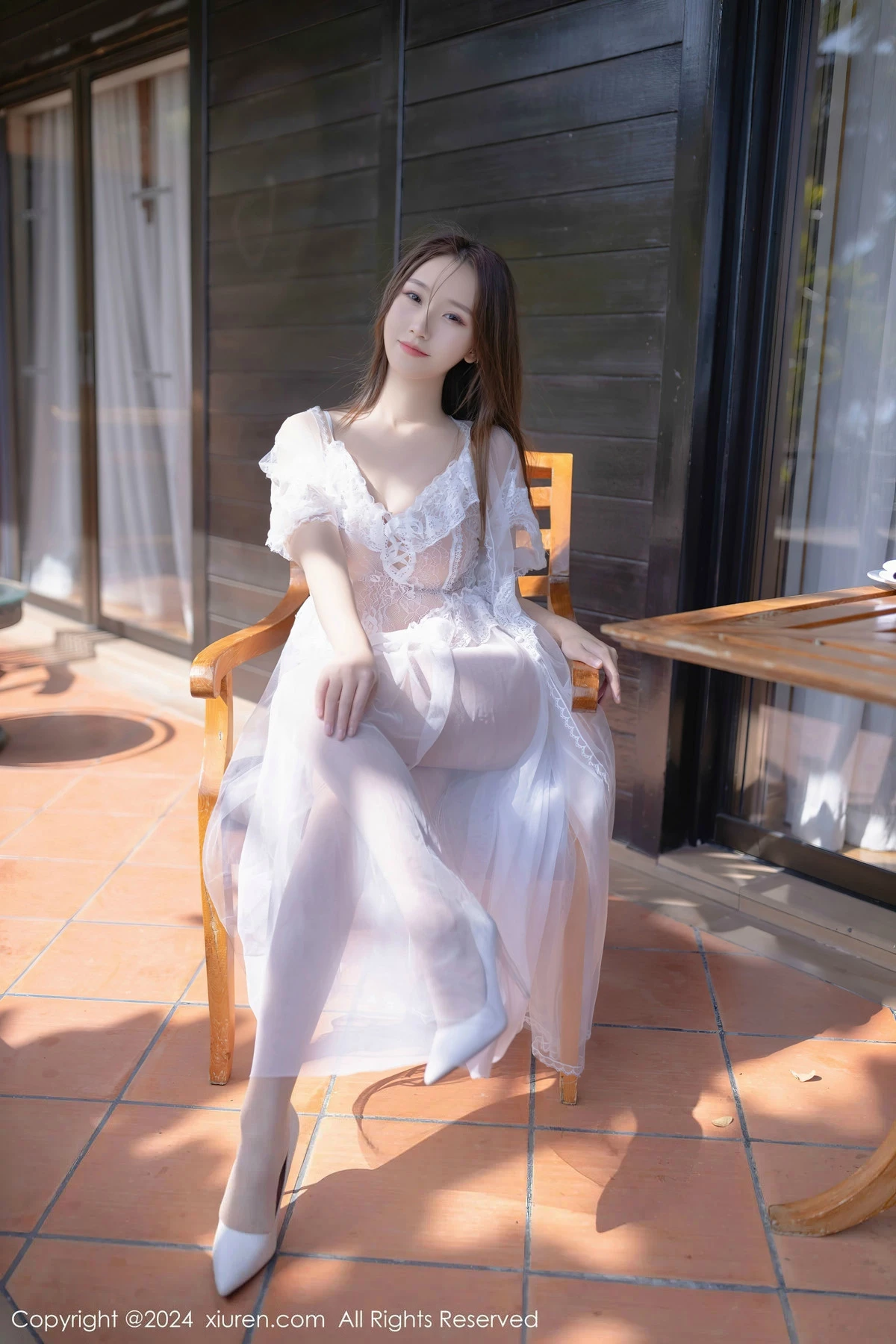 [[XiuRen秀人网]秀人网]No.8302_模特杏子Yada性感白色薄纱长裙配超薄肉丝秀曼妙身姿诱惑写真81P