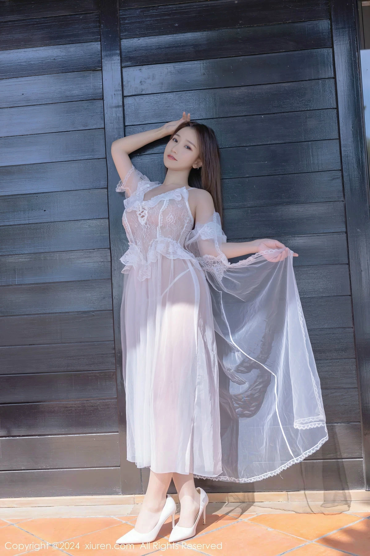 [[XiuRen秀人网]秀人网]No.8302_模特杏子Yada性感白色薄纱长裙配超薄肉丝秀曼妙身姿诱惑写真81P