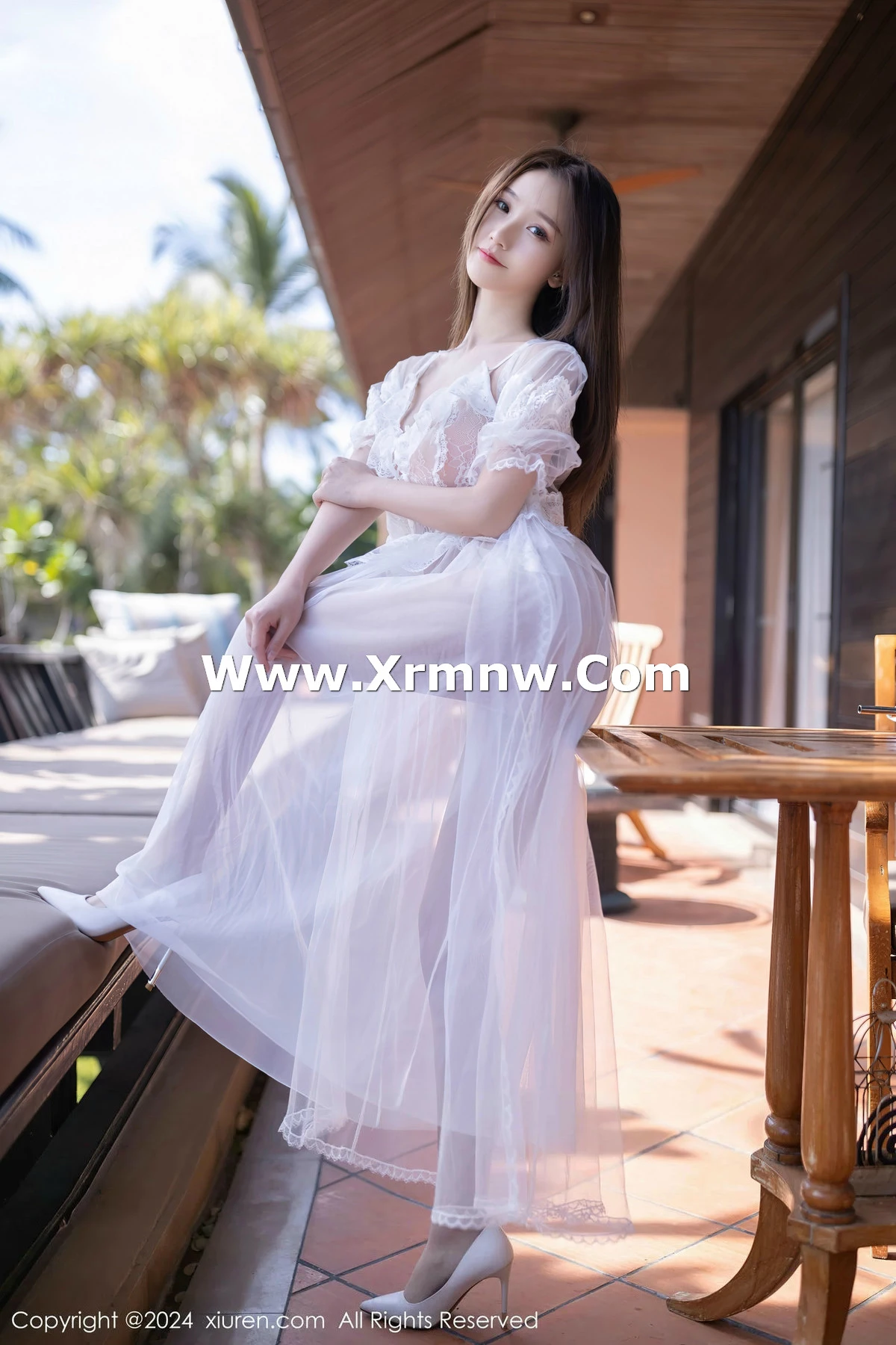 [[XiuRen秀人网]秀人网]No.8302_模特杏子Yada性感白色薄纱长裙配超薄肉丝秀曼妙身姿诱惑写真81P