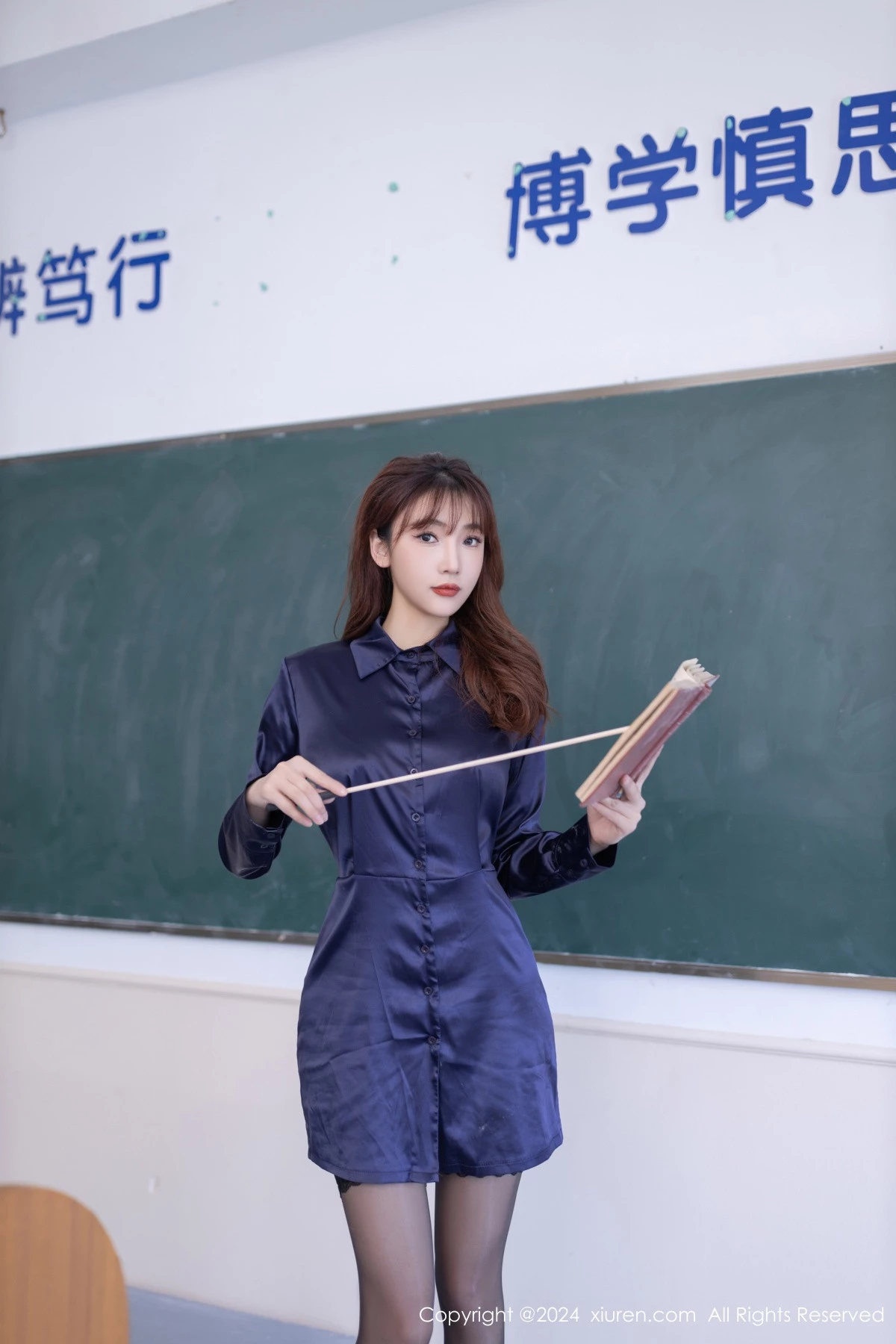 [[XiuRen秀人网]秀人网]No.8309_模特陆萱萱性感深蓝色连衣短裙露豹纹内衣秀柔美身姿诱惑写真80P