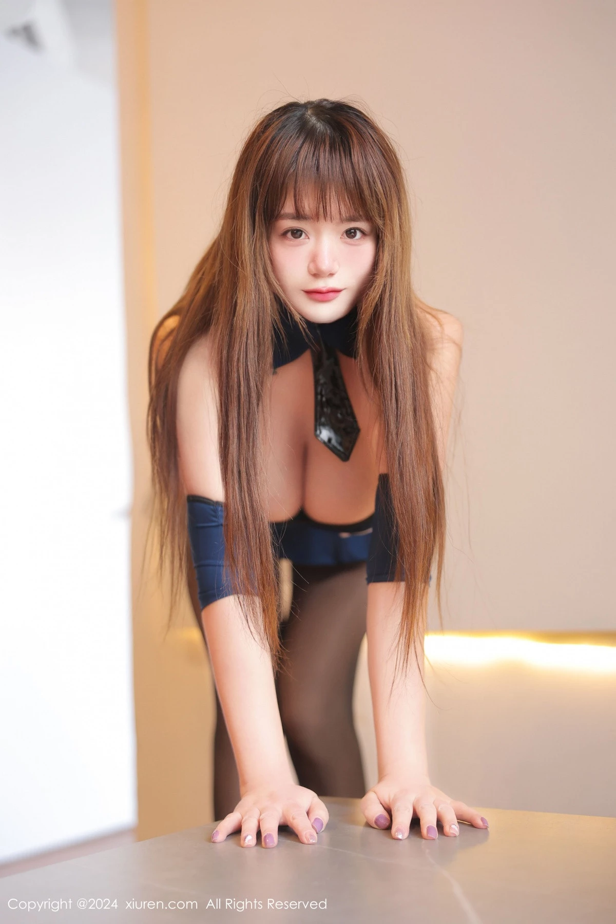 [[XiuRen秀人网]秀人网]No.8304_模特陈柒柒性感蓝色抹胸服饰配超薄黑丝秀惹火身段完美诱惑写真87P