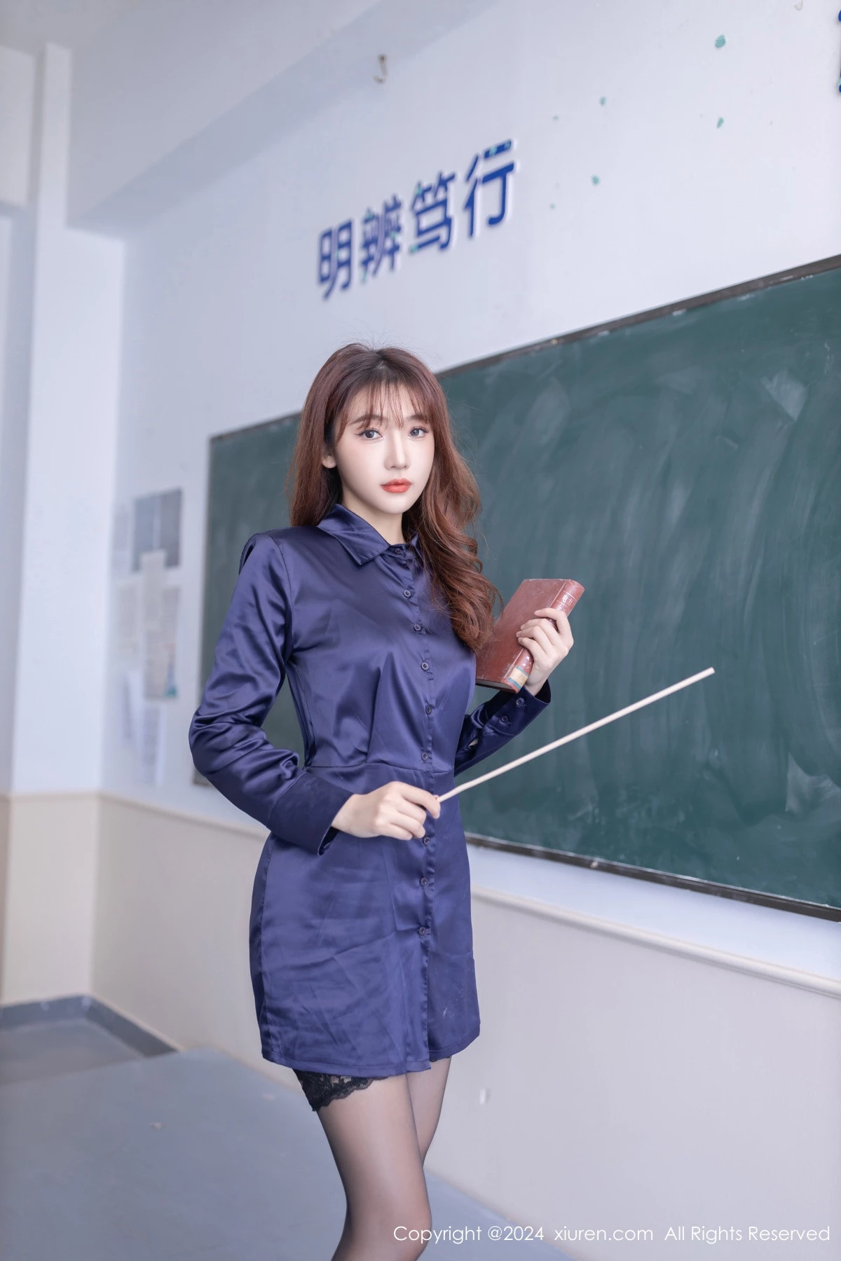 [[XiuRen秀人网]秀人网]No.8309_模特陆萱萱性感深蓝色连衣短裙露豹纹内衣秀柔美身姿诱惑写真80P