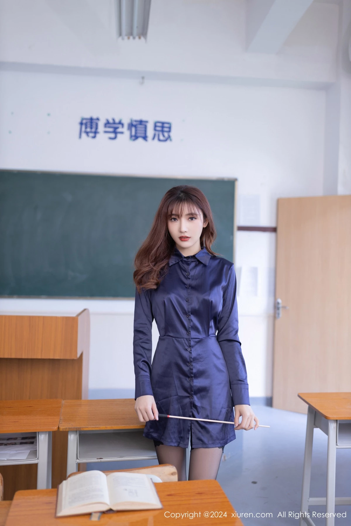 [[XiuRen秀人网]秀人网]No.8309_模特陆萱萱性感深蓝色连衣短裙露豹纹内衣秀柔美身姿诱惑写真80P