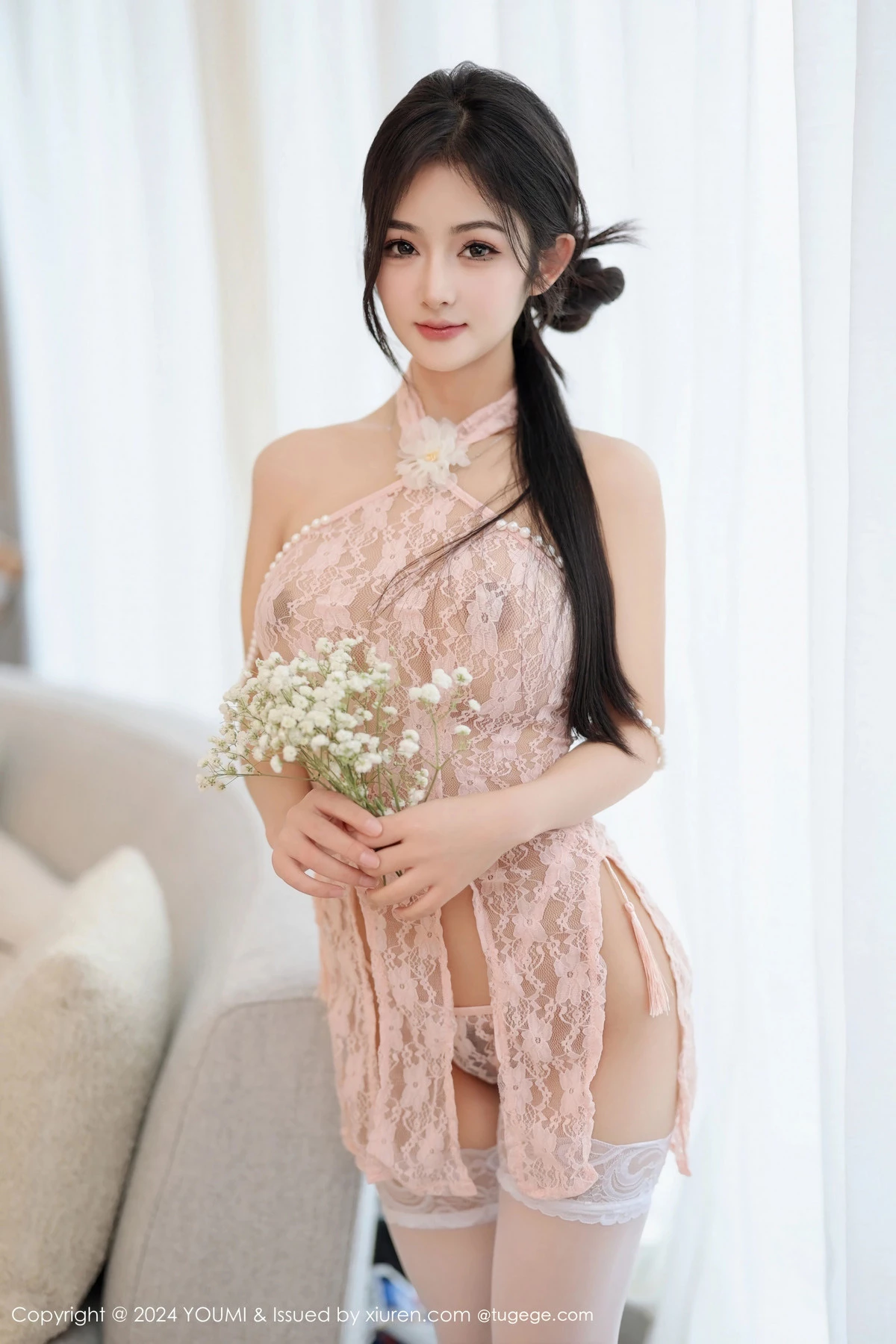 [YouMi尤蜜荟]Vol.1045_模特小茶茶tea粉色轻透蕾丝情趣睡裙配白丝袜秀惹火身段诱惑写真85P
