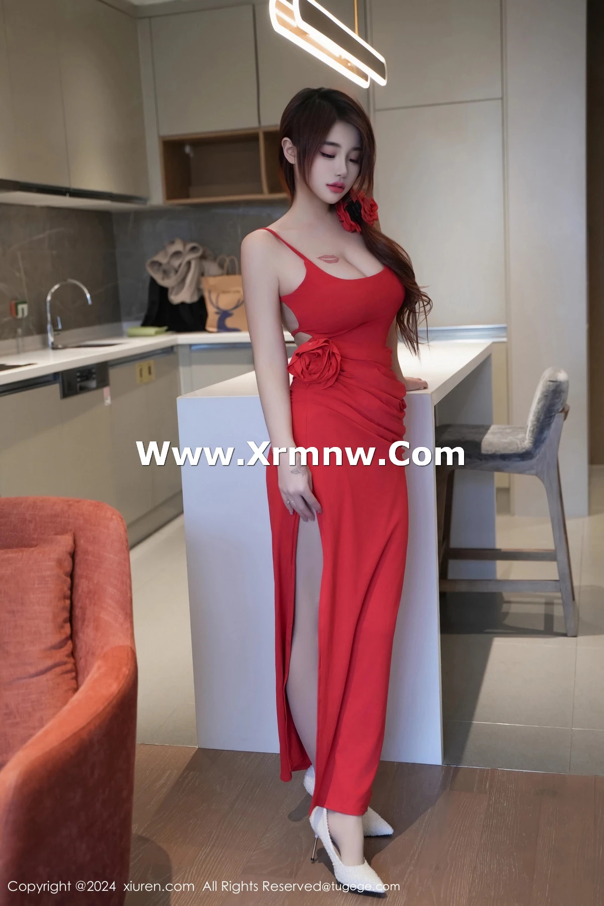 [[XiuRen秀人网]秀人网]No.8313_模特美七Mia厨房性感红色长裙配超薄肉丝秀丰满身材惹火诱惑写真82P